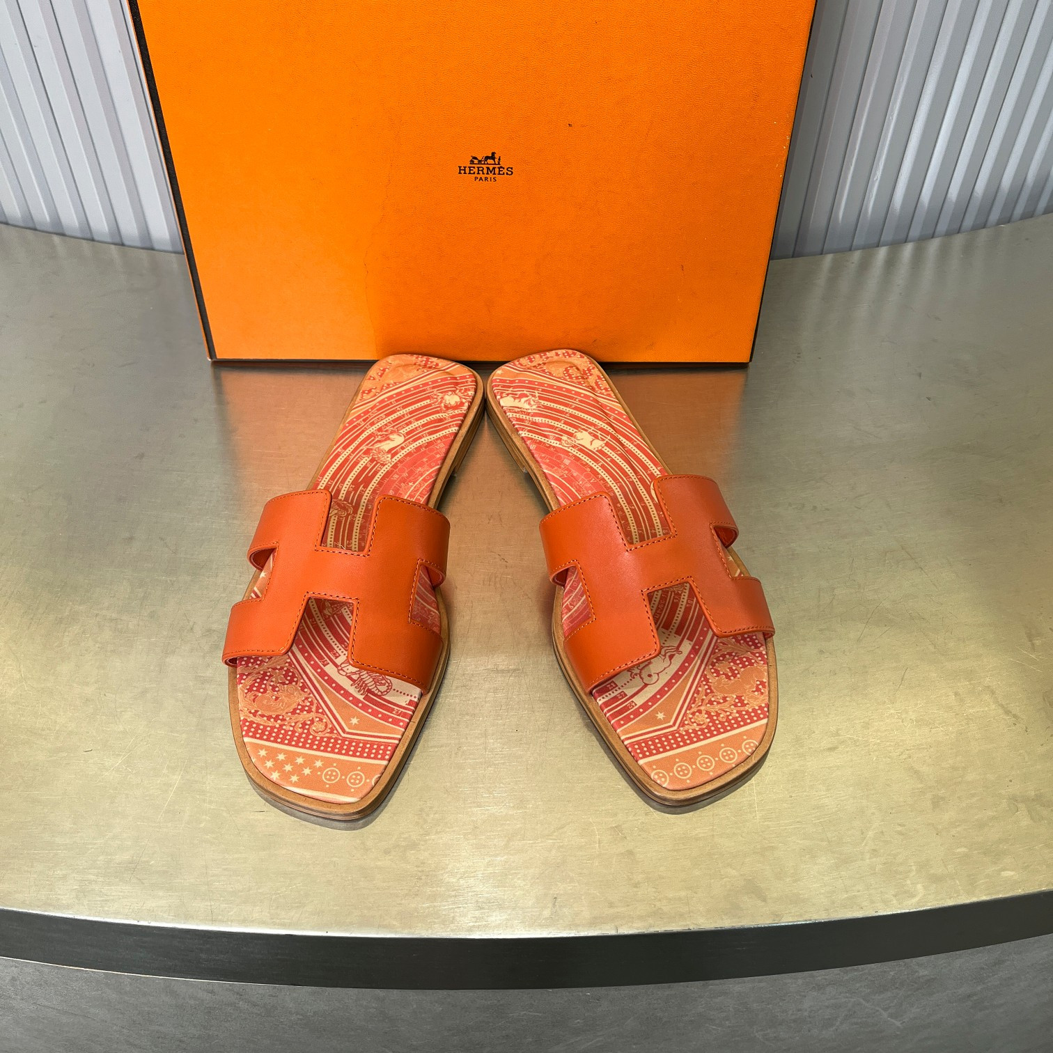 ua H**mes oran sandal