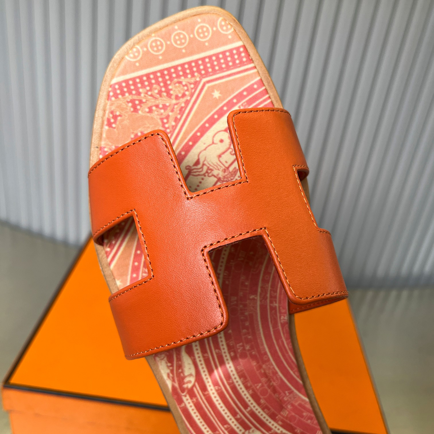 ua H**mes oran sandal