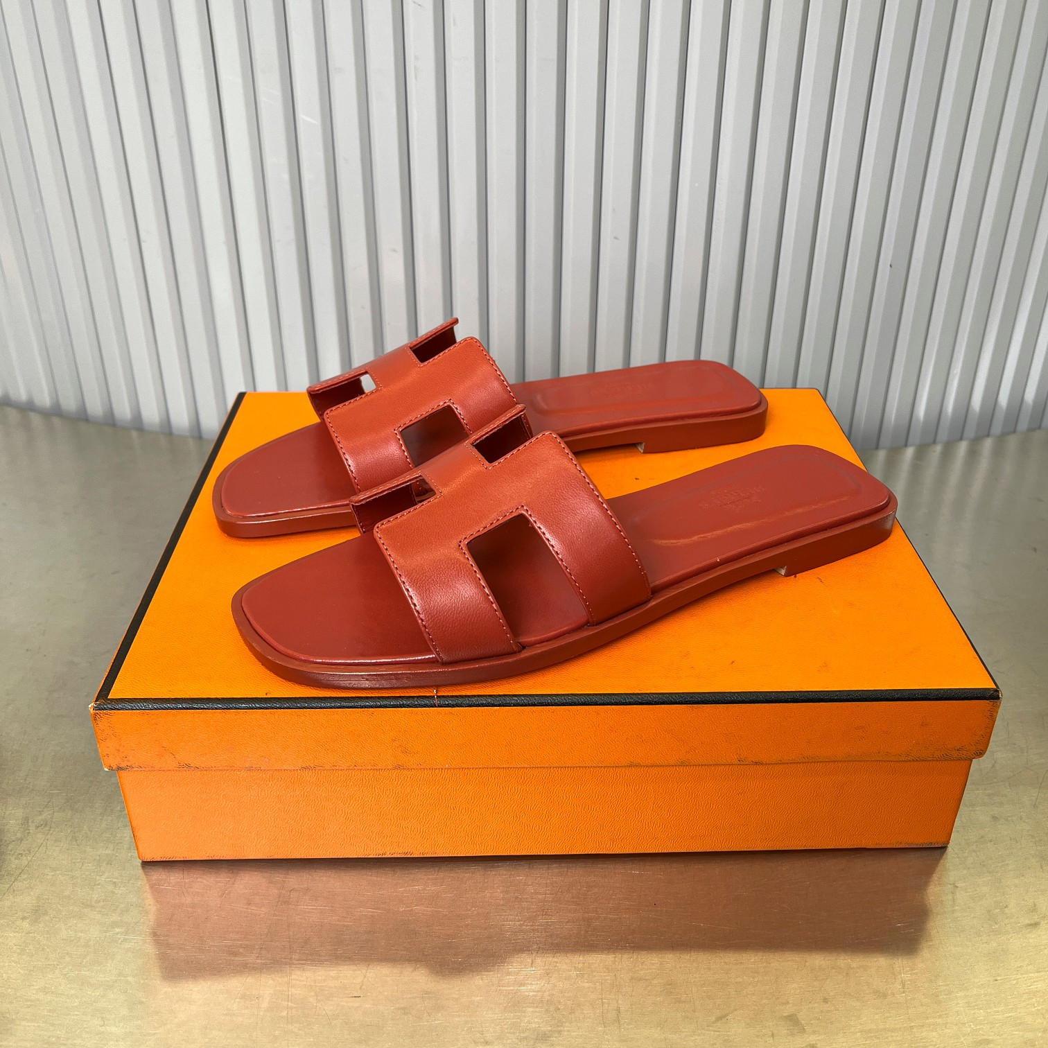 ua H**mes oran sandal