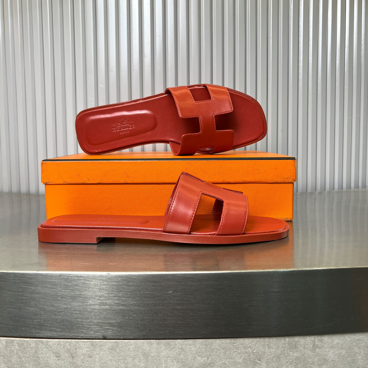 ua H**mes oran sandal