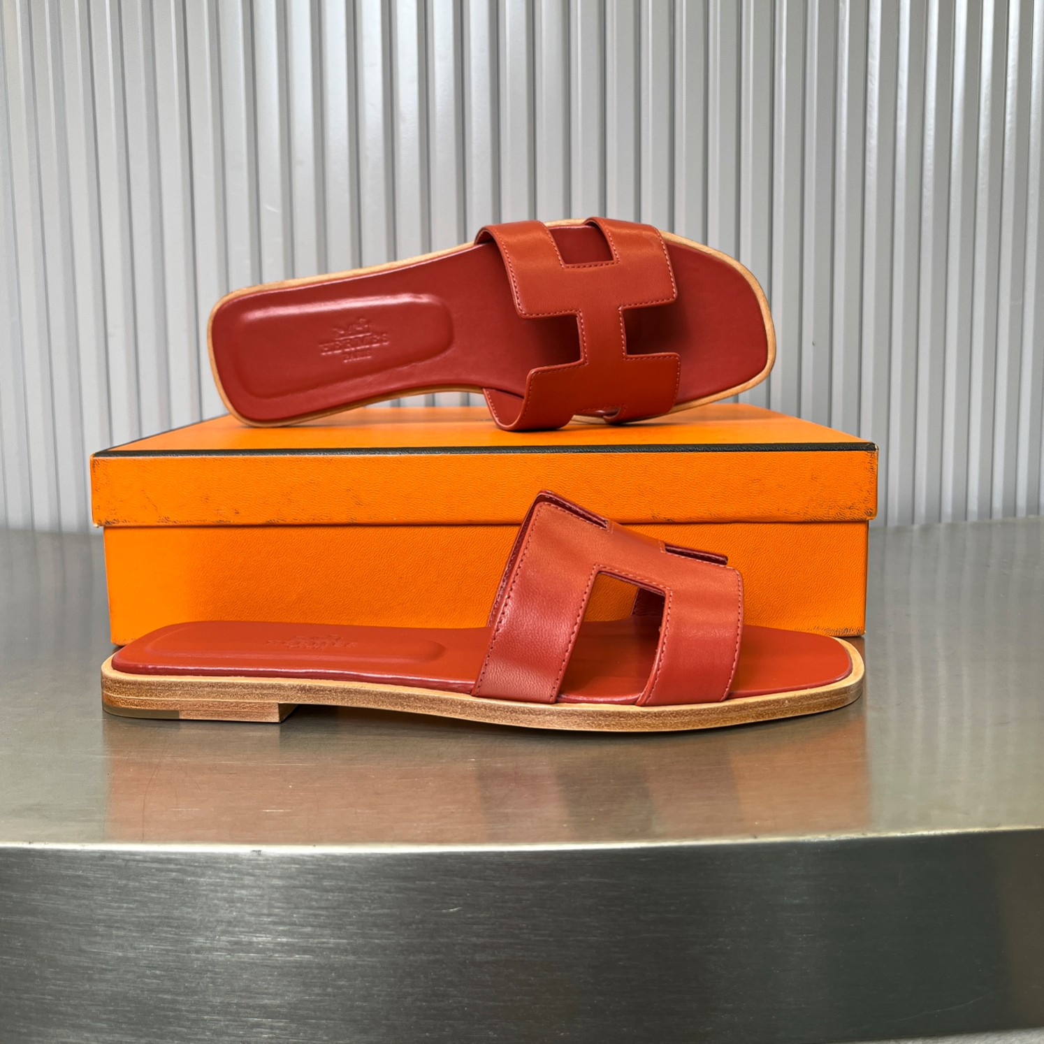 ua H**mes oran sandal