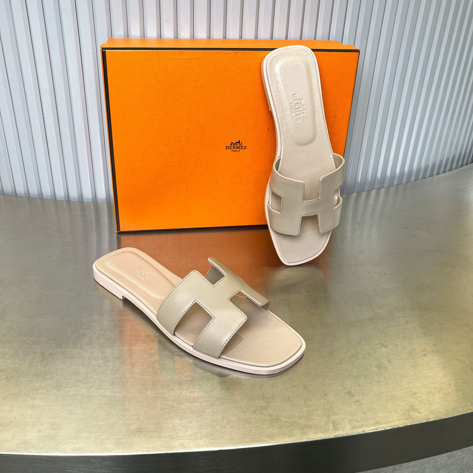 ua H**mes oran sandal