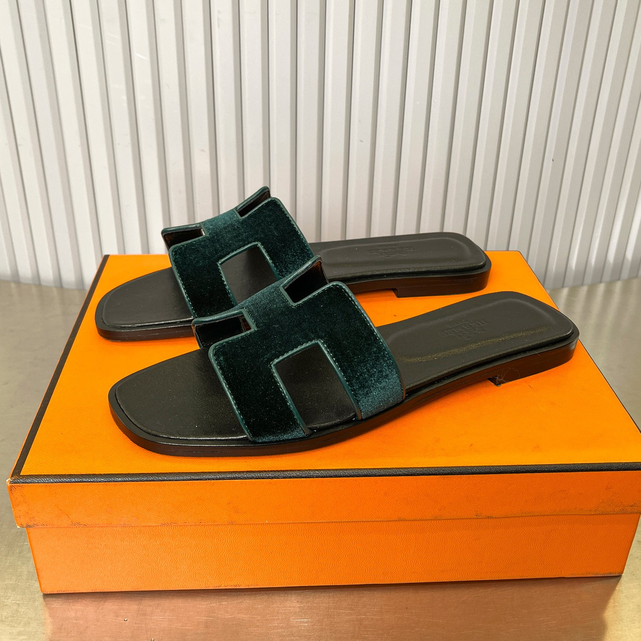 ua H**mes oran sandal