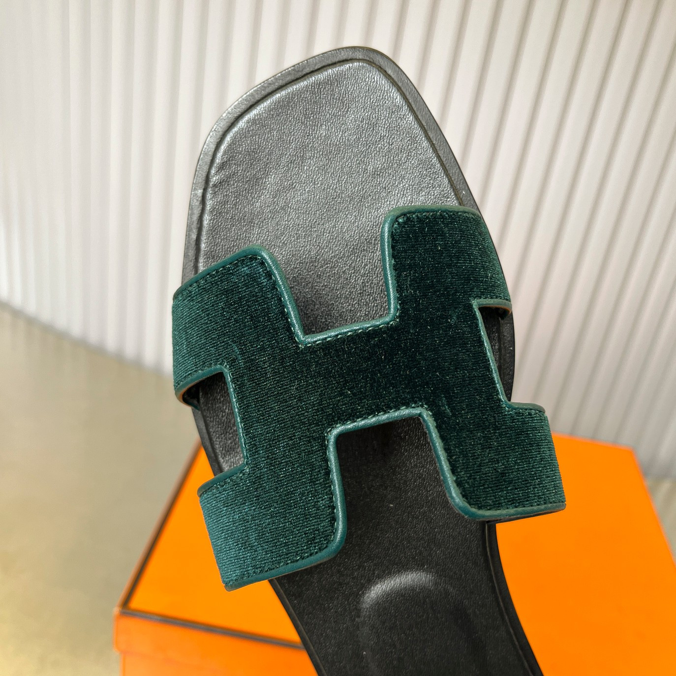 ua H**mes oran sandal