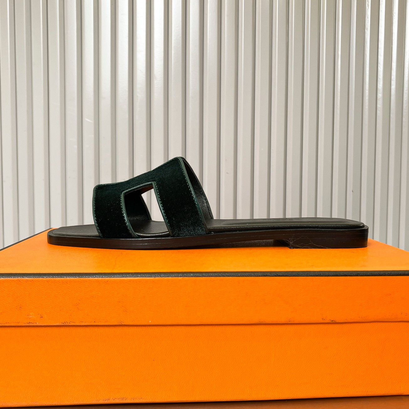 ua H**mes oran sandal