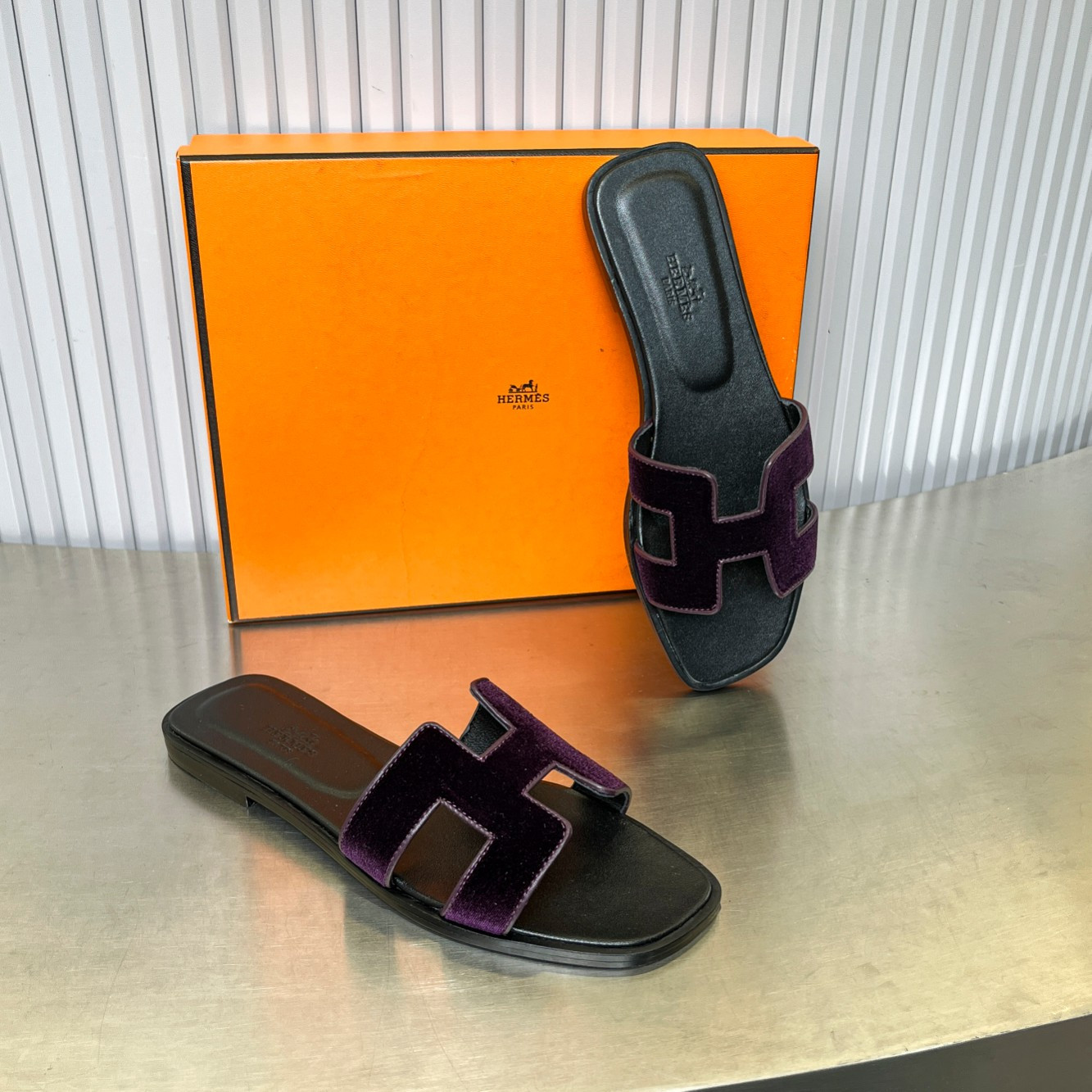 ua H**mes oran sandal