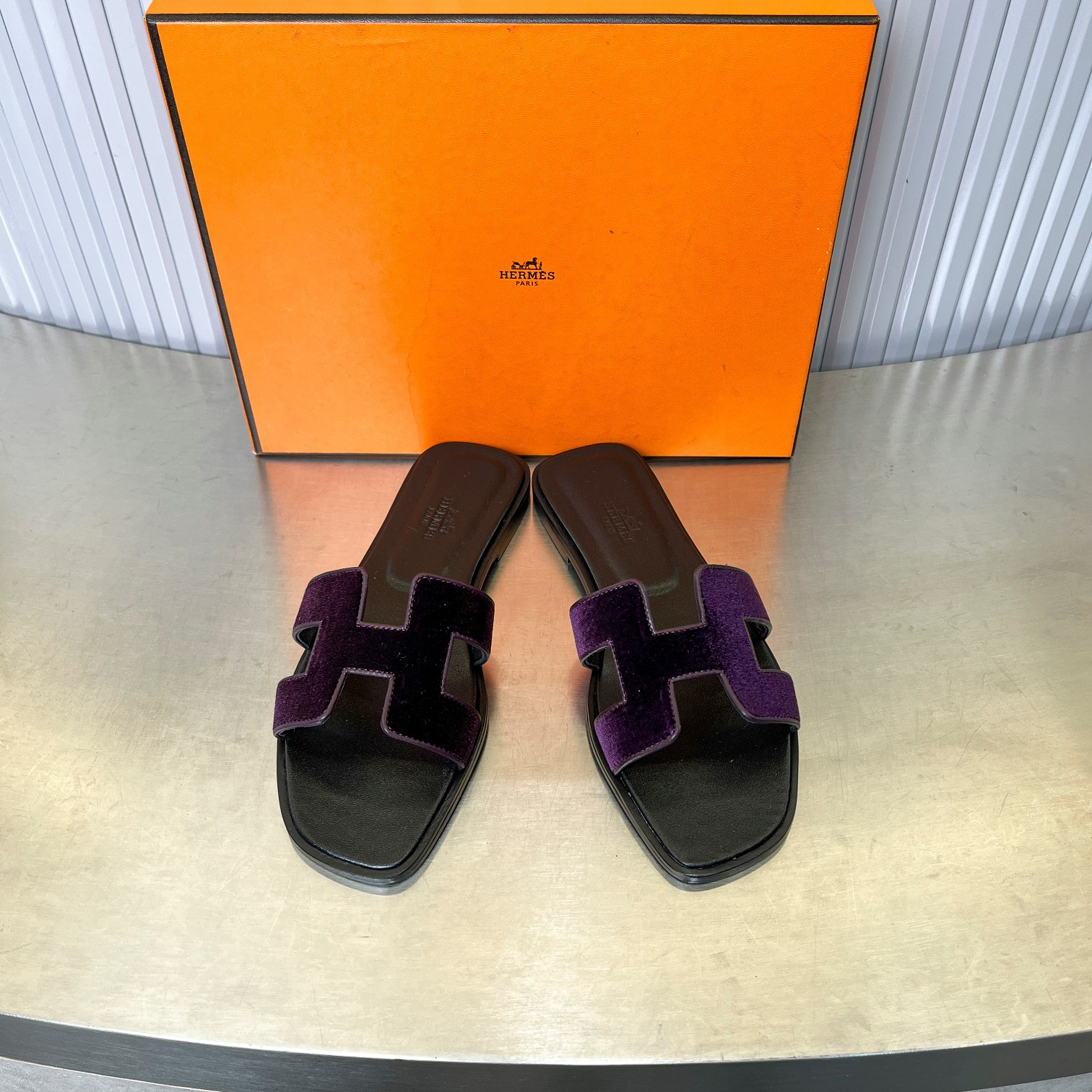 ua H**mes oran sandal