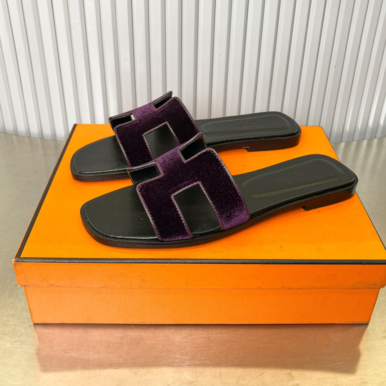 ua H**mes oran sandal