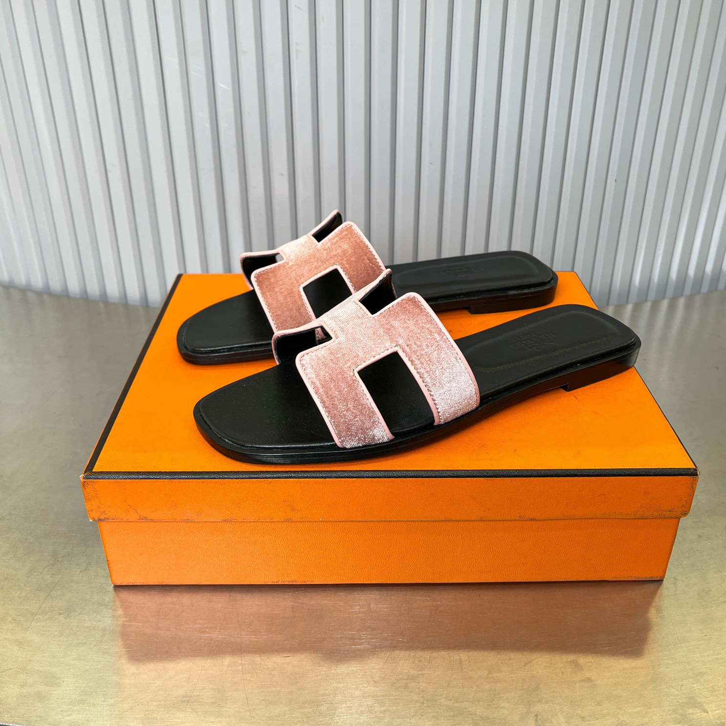 ua H**mes oran sandal