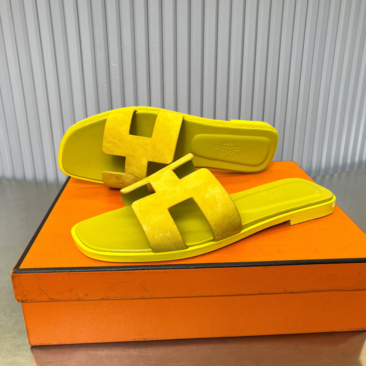 ua H**mes oran sandal