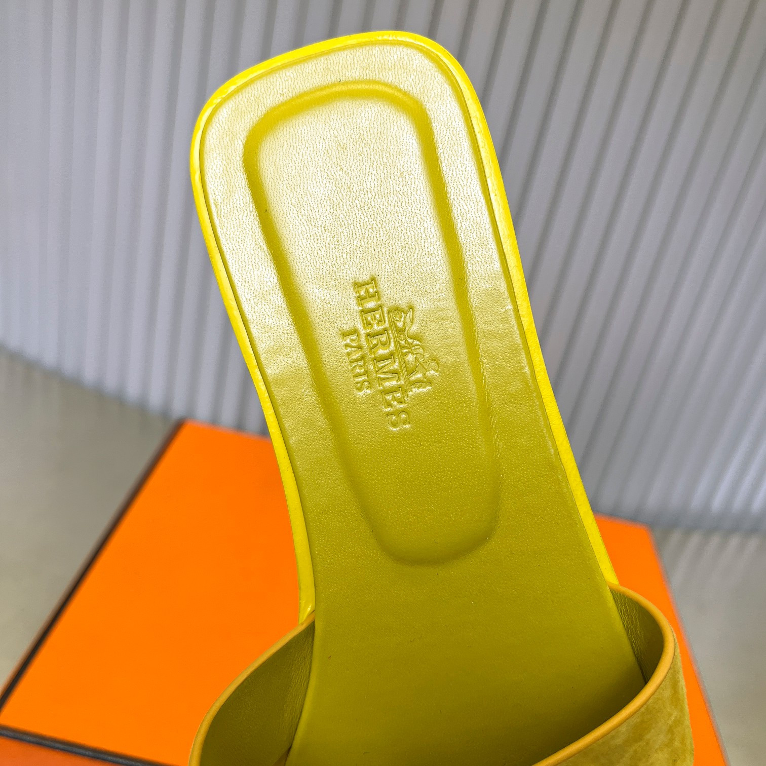 ua H**mes oran sandal