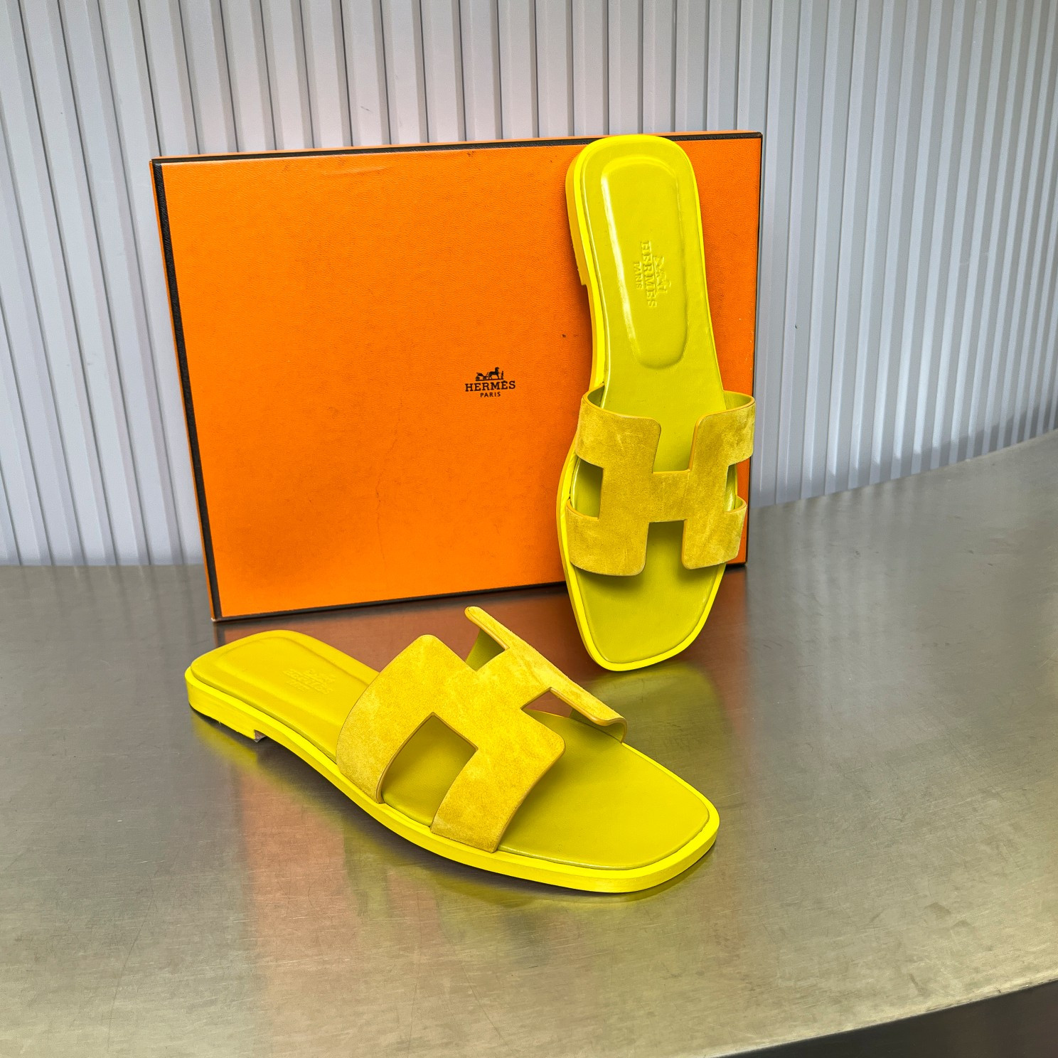 ua H**mes oran sandal