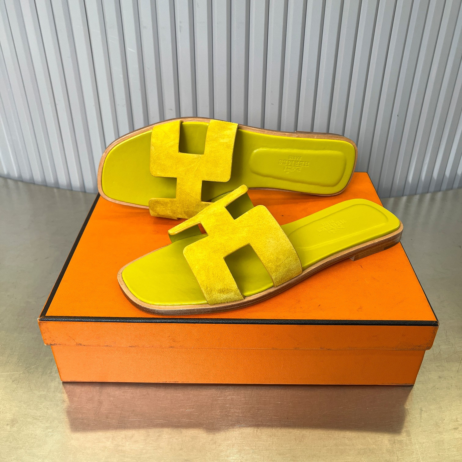 ua H**mes oran sandal