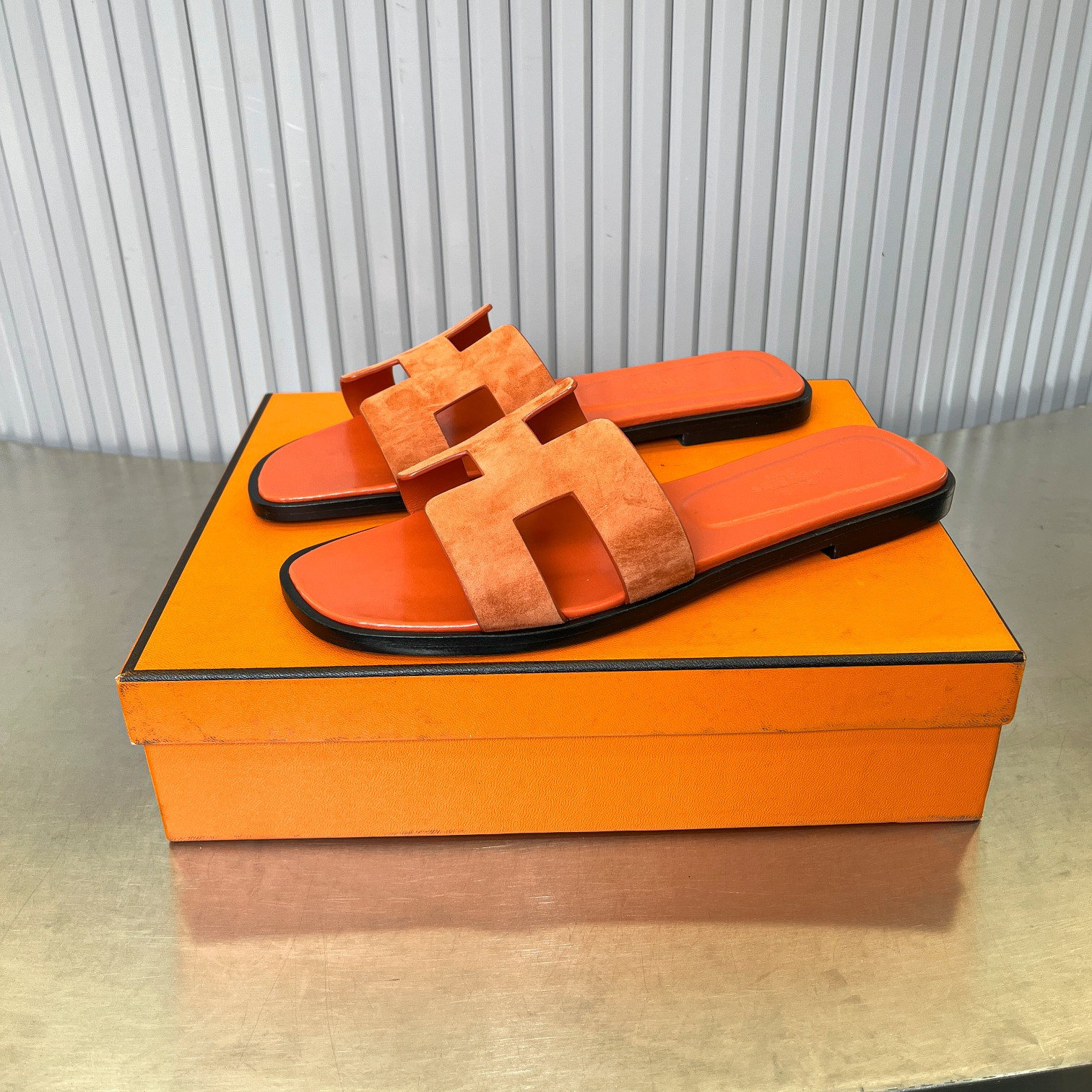 ua H**mes oran sandal