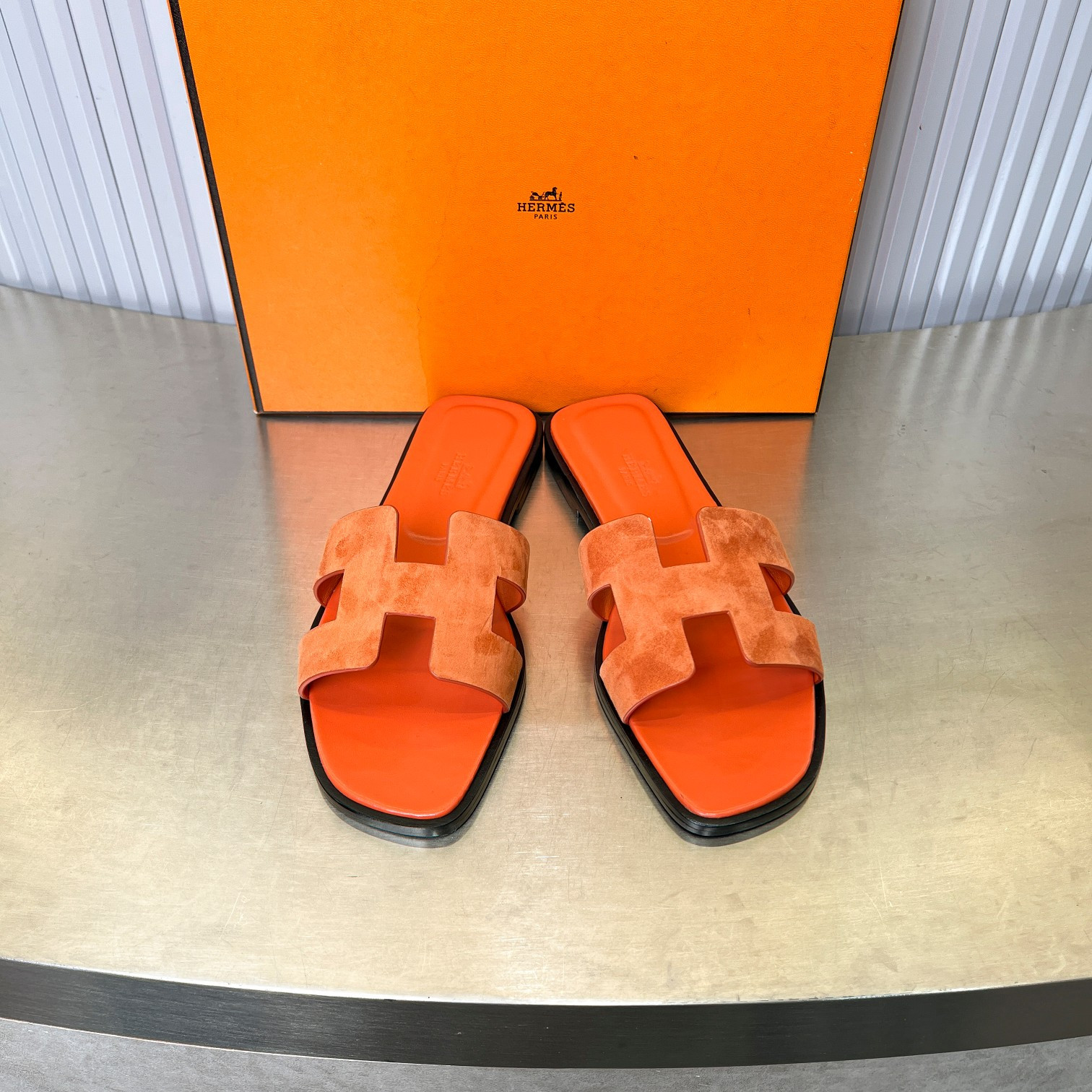 ua H**mes oran sandal