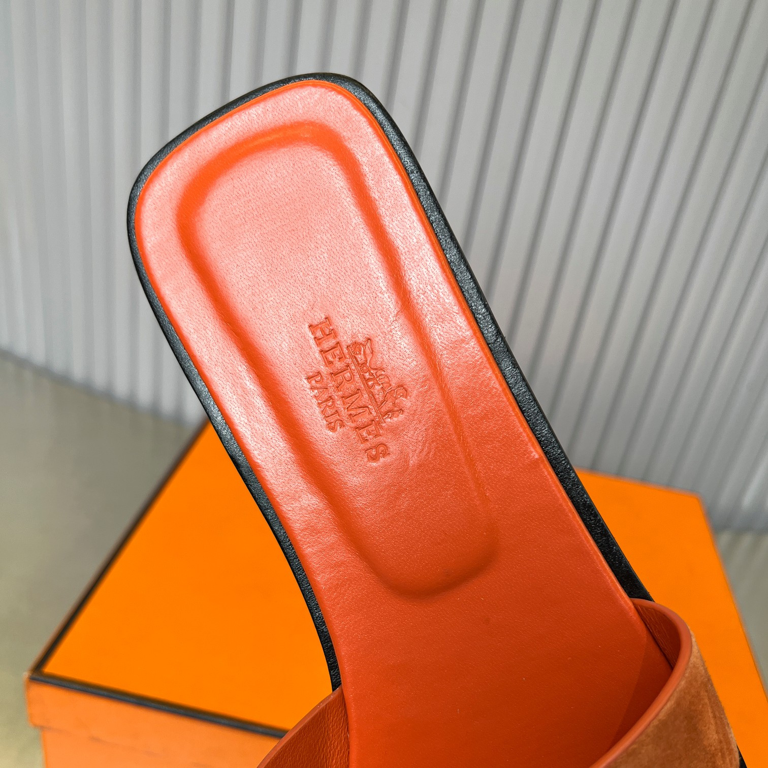 ua H**mes oran sandal