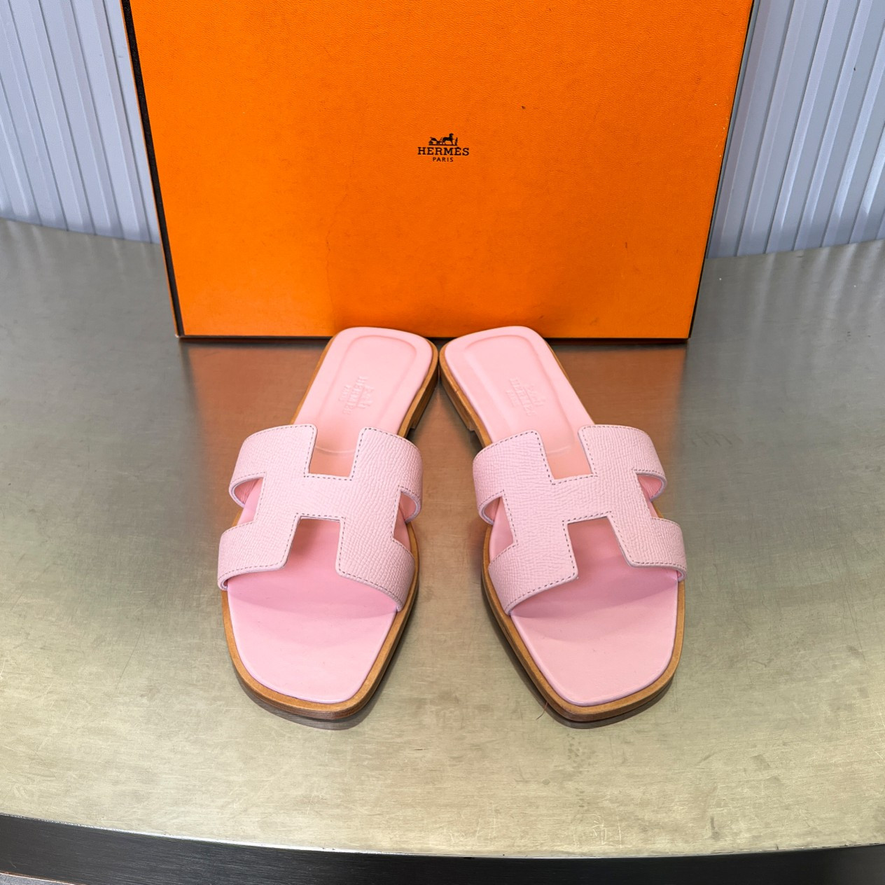 ua H**mes oran sandal