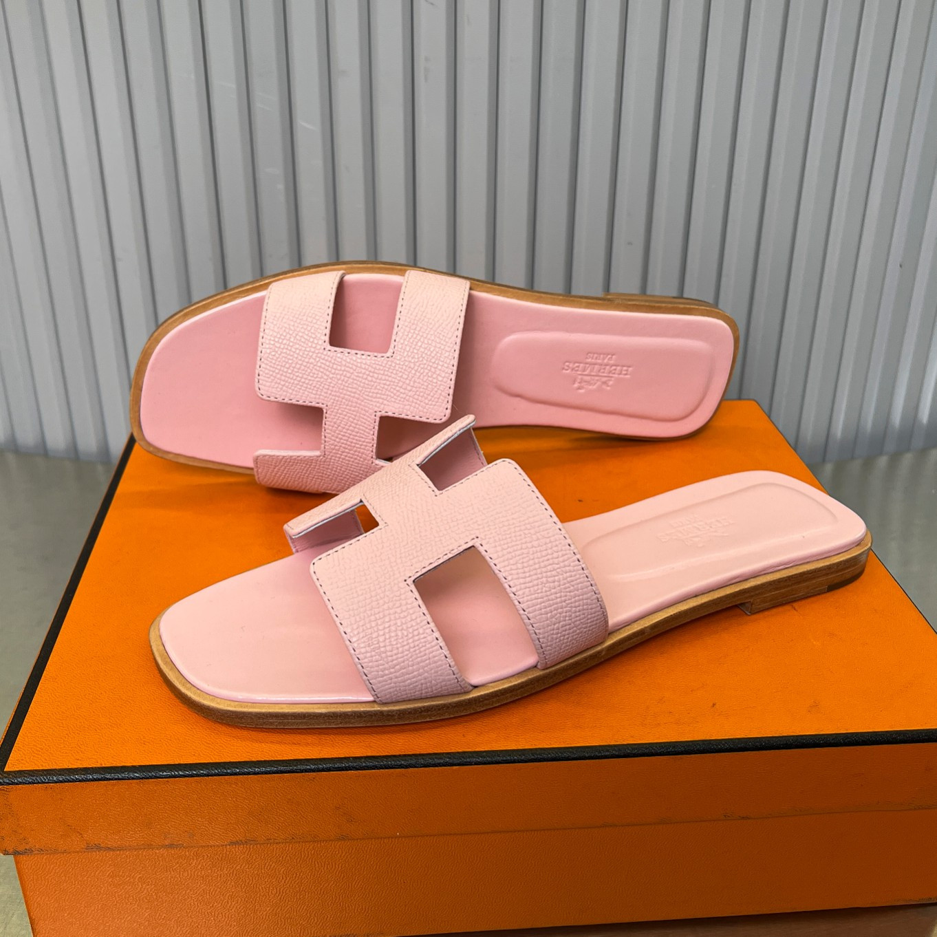 ua H**mes oran sandal