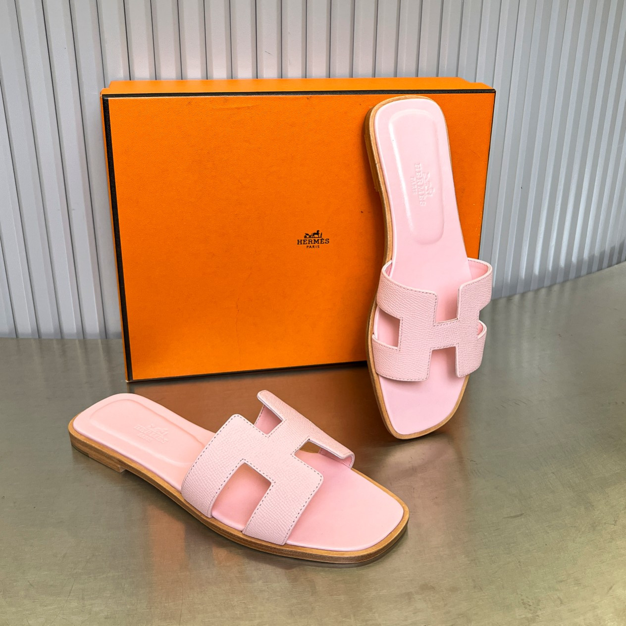 ua H**mes oran sandal