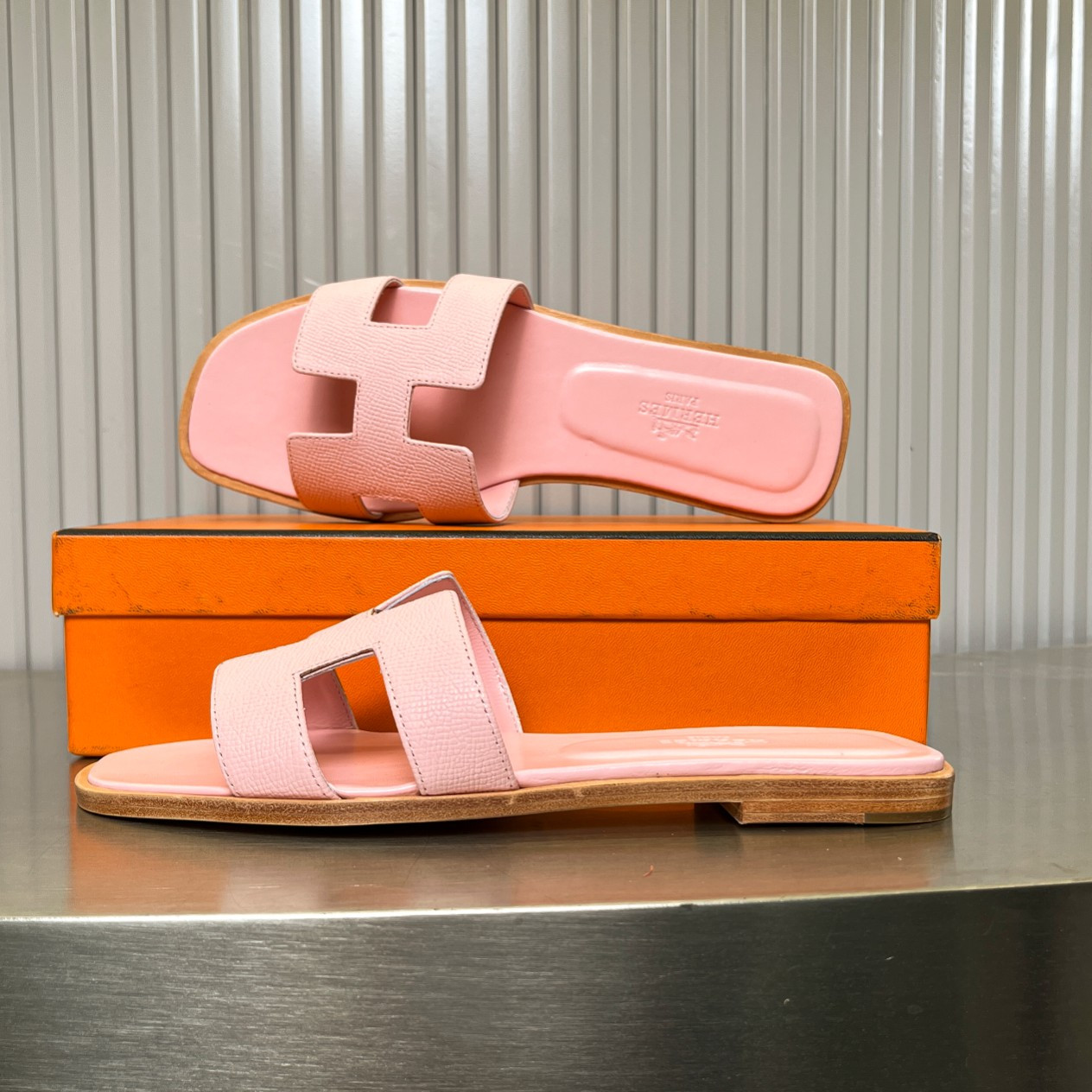 ua H**mes oran sandal