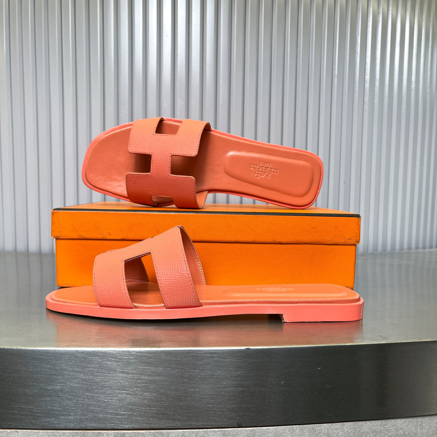 ua H**mes oran sandal