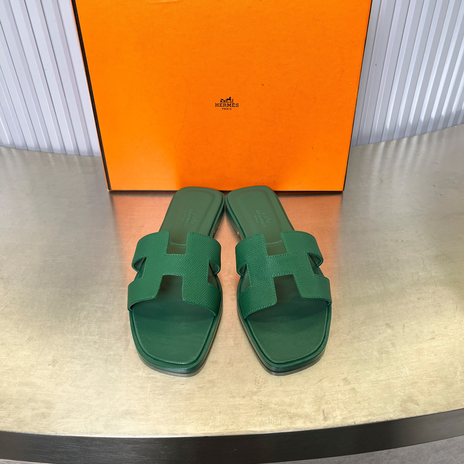 ua H**mes oran sandal