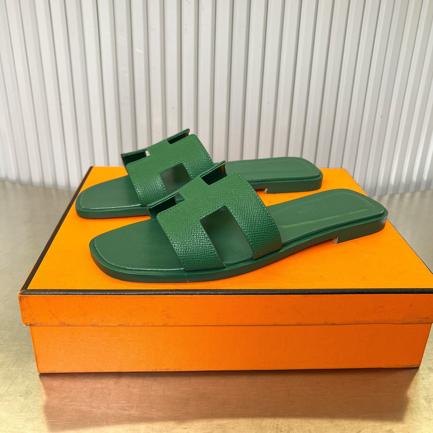 ua H**mes oran sandal
