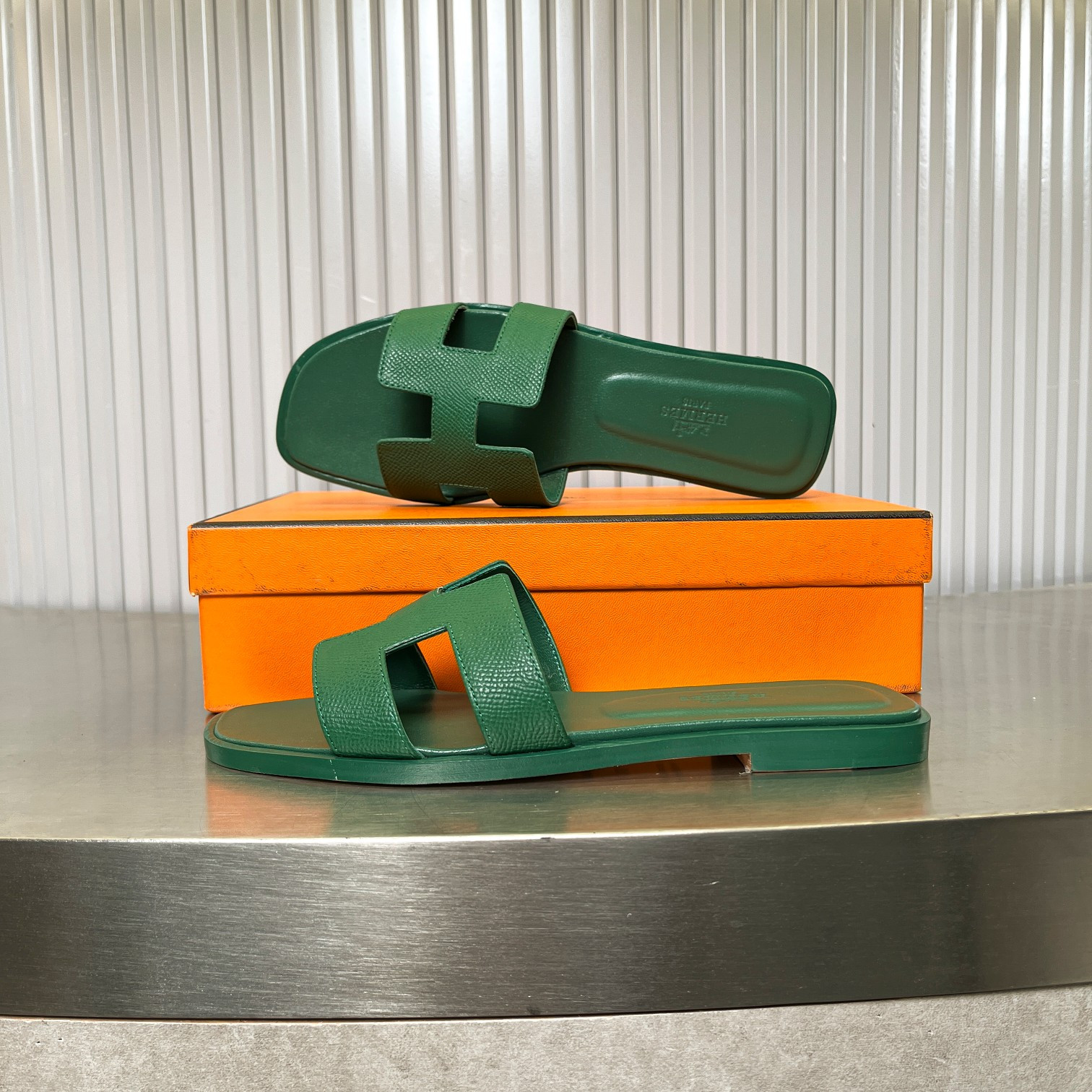 ua H**mes oran sandal