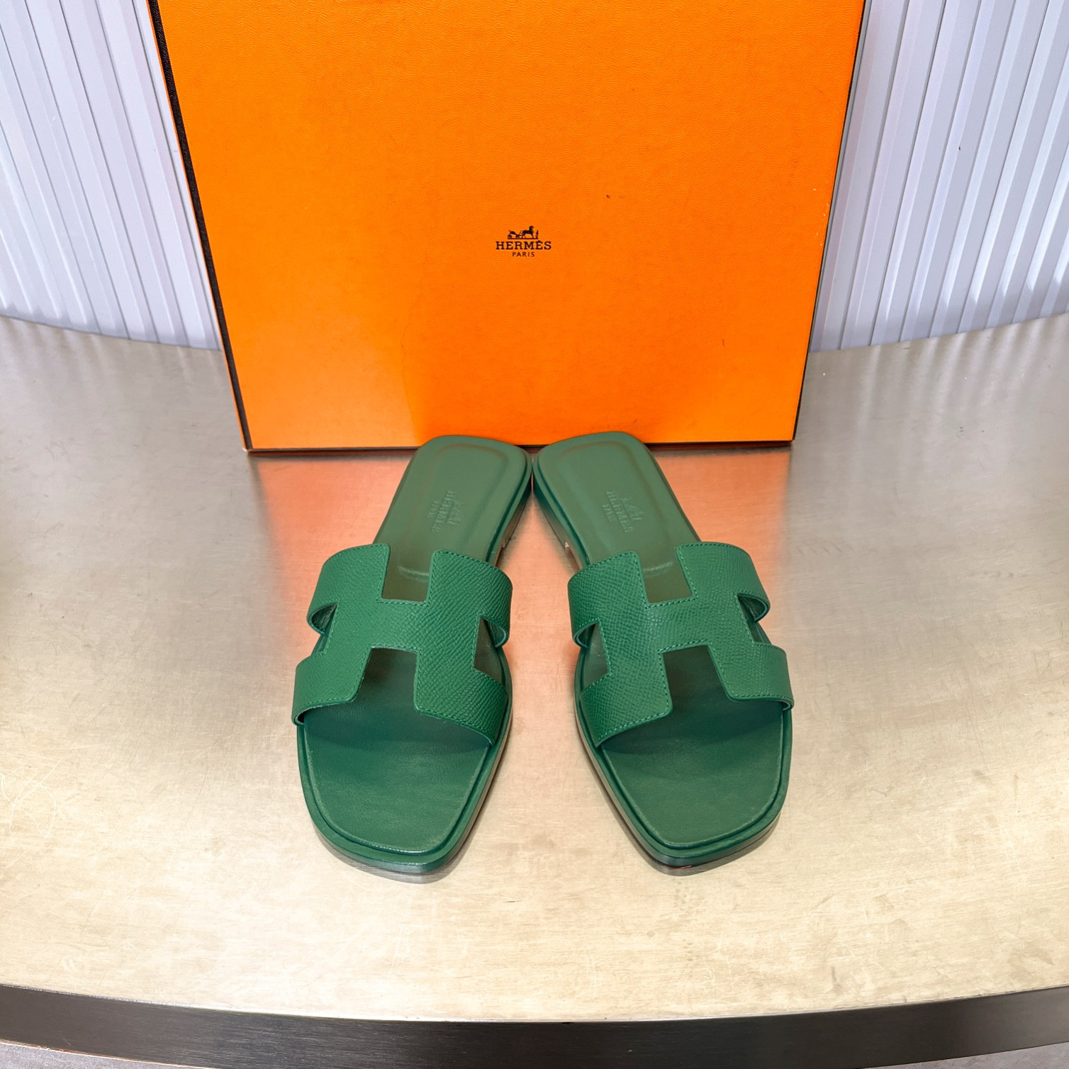 ua H**mes oran sandal