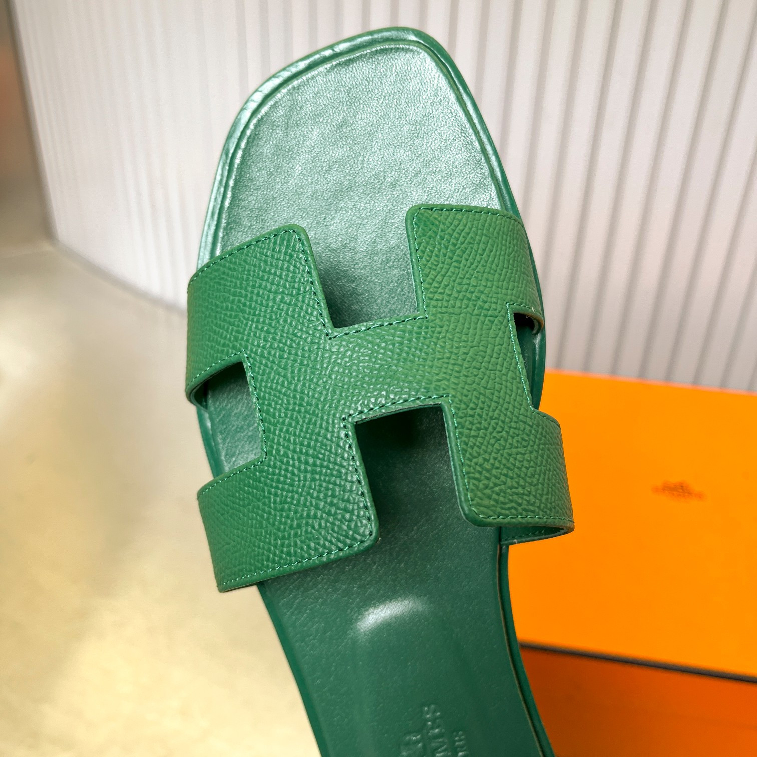 ua H**mes oran sandal