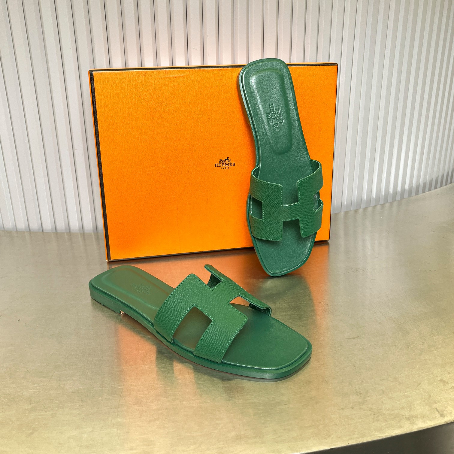 ua H**mes oran sandal