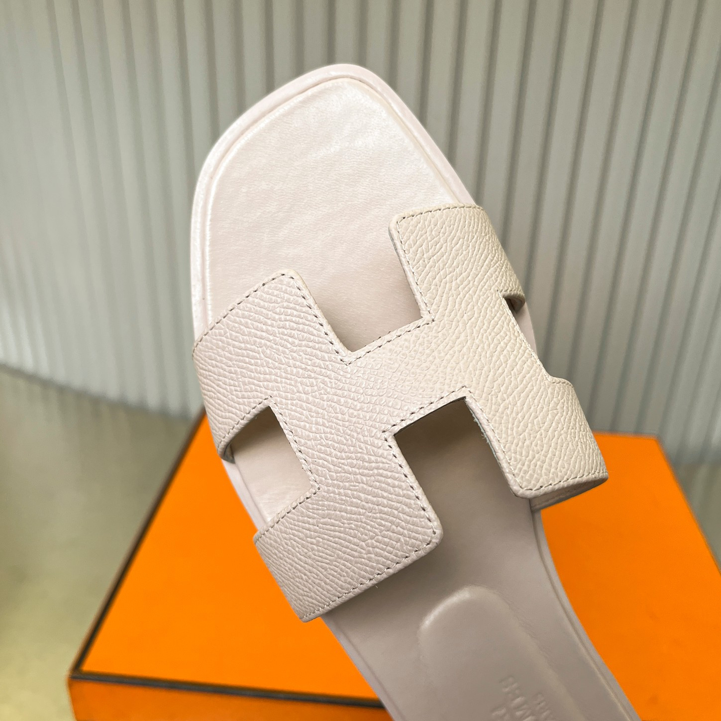 ua H**mes oran sandal