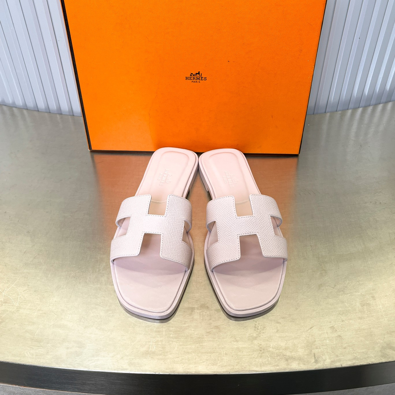 ua H**mes oran sandal