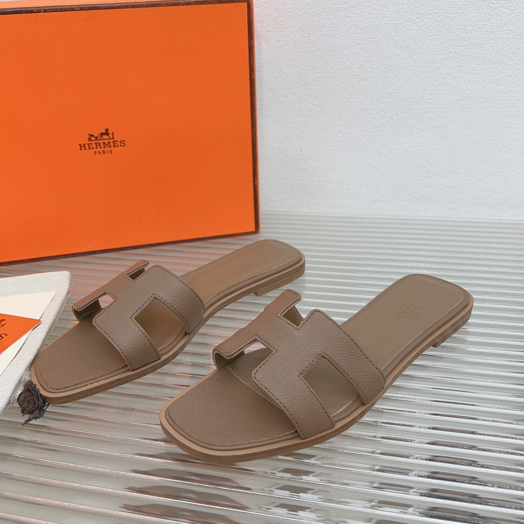 ua H**mes oran sandal