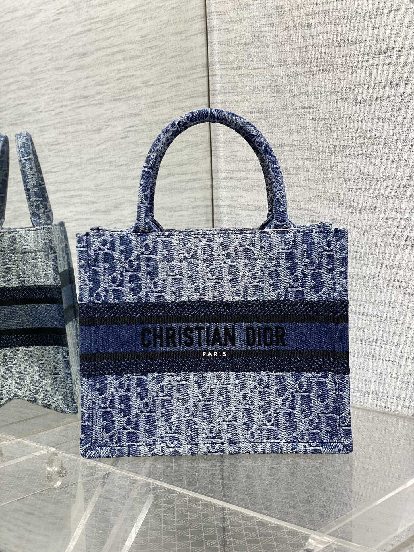 large d*or book tote blue De*1m d*or oblique jacquard 26x8x22cm