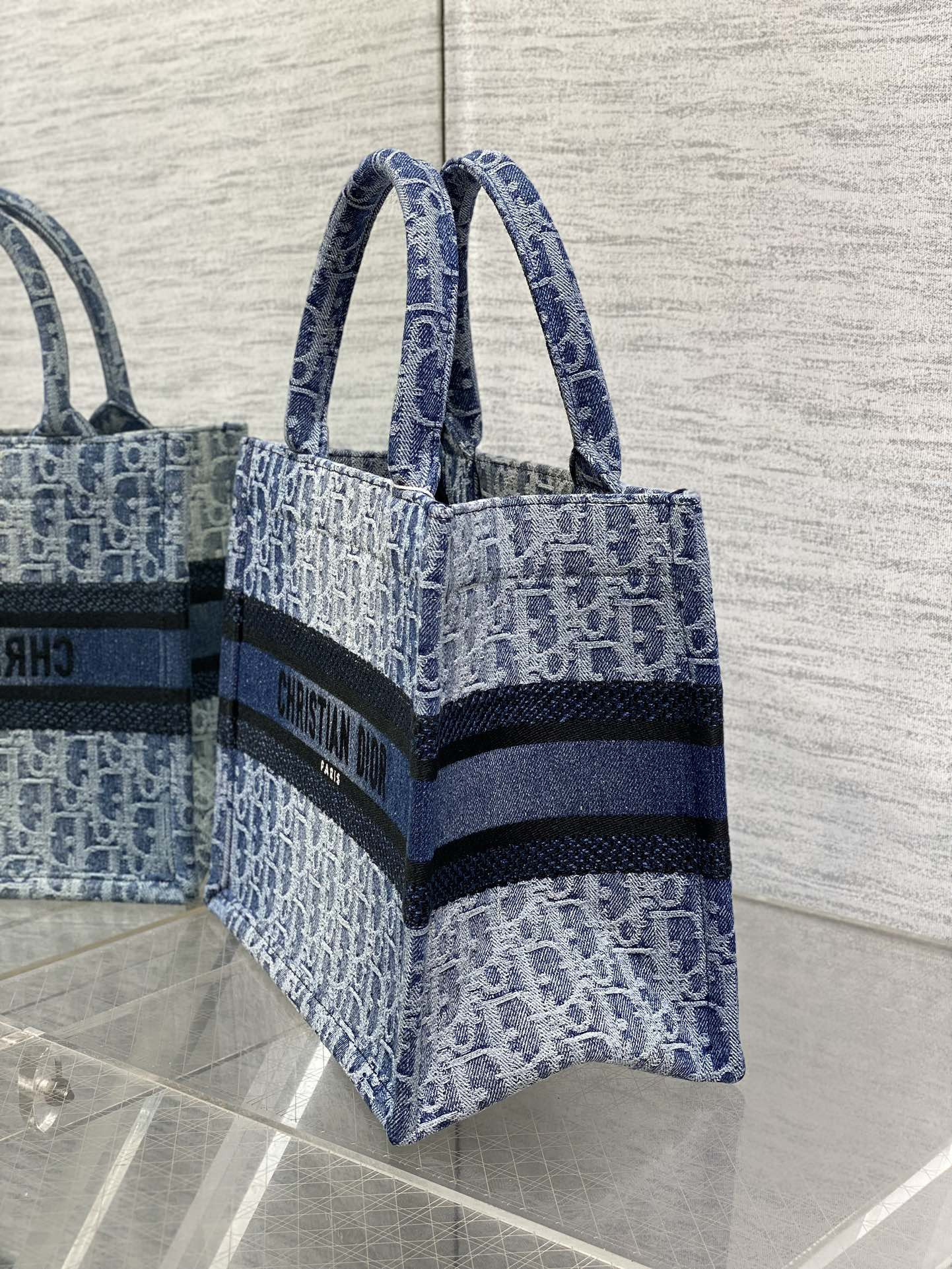 large d*or book tote blue De*1m d*or oblique jacquard 26x8x22cm