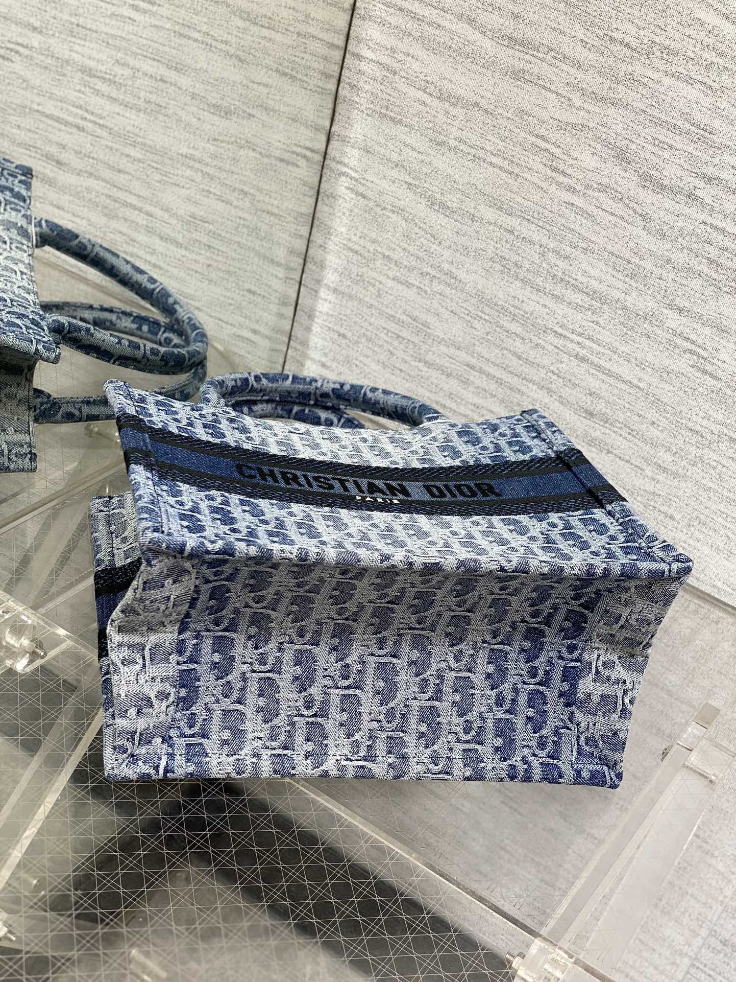 large d*or book tote blue De*1m d*or oblique jacquard 26x8x22cm