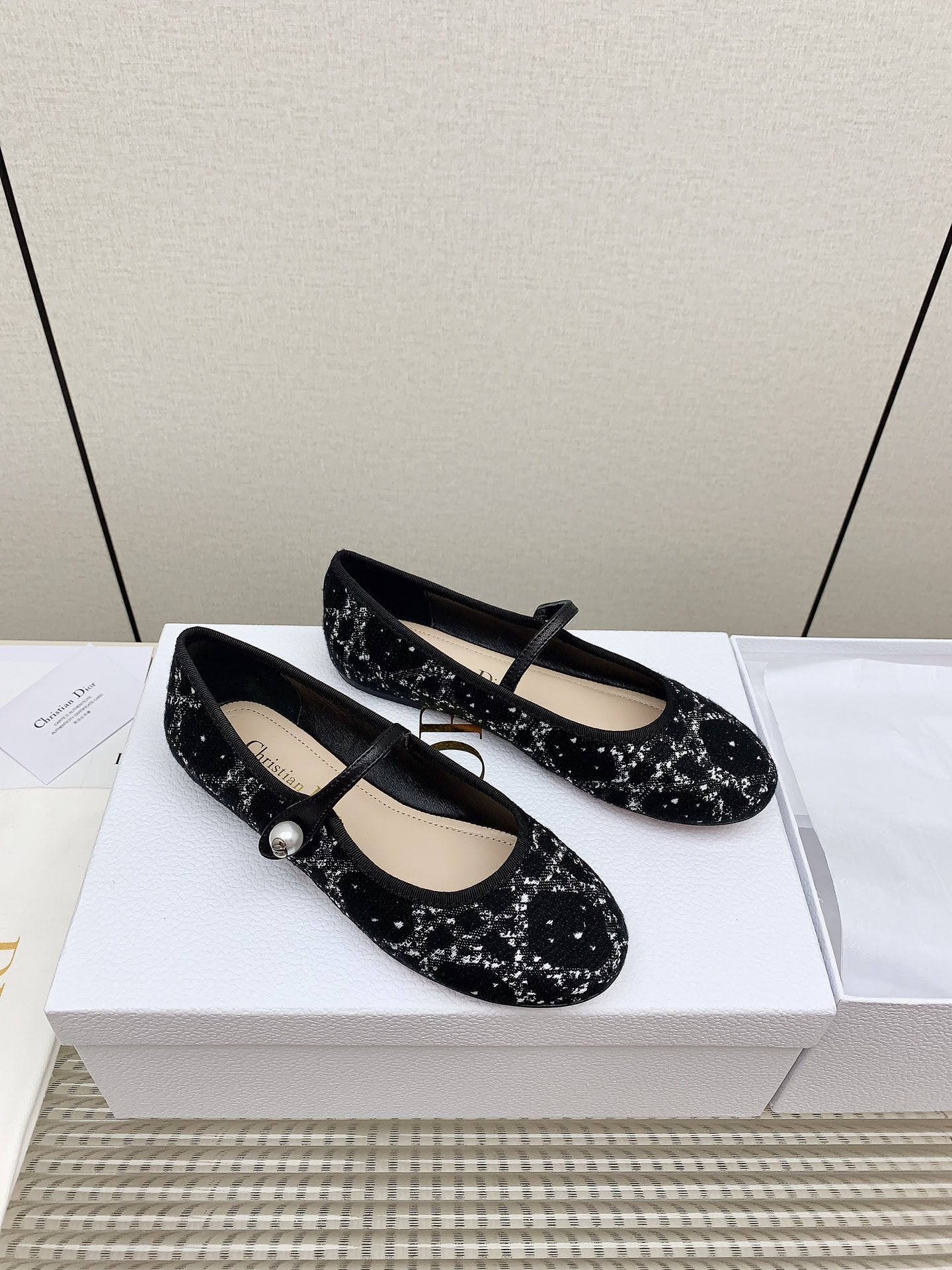 ua D*or ballet flat