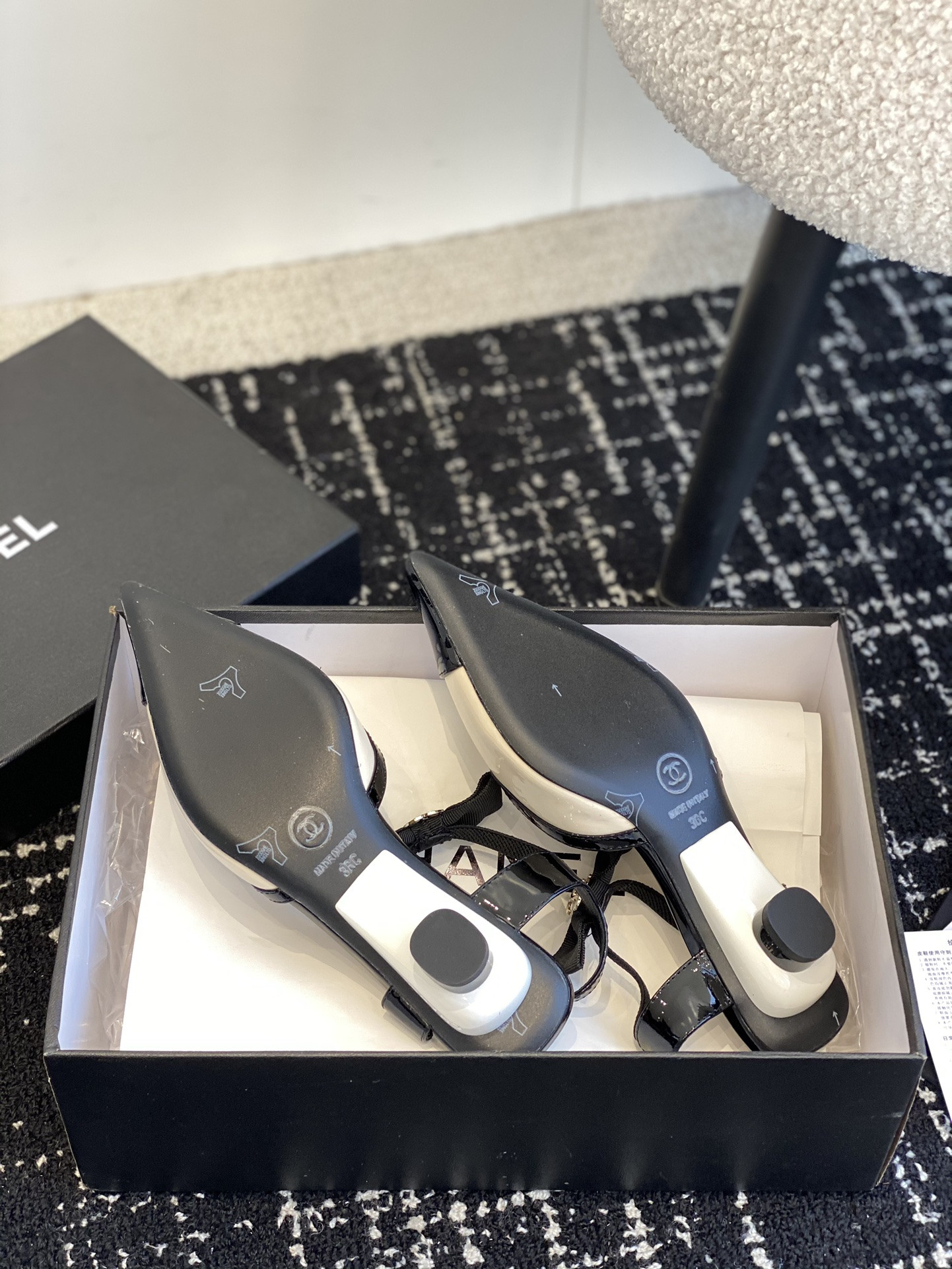 ua Ch*el slingbacks