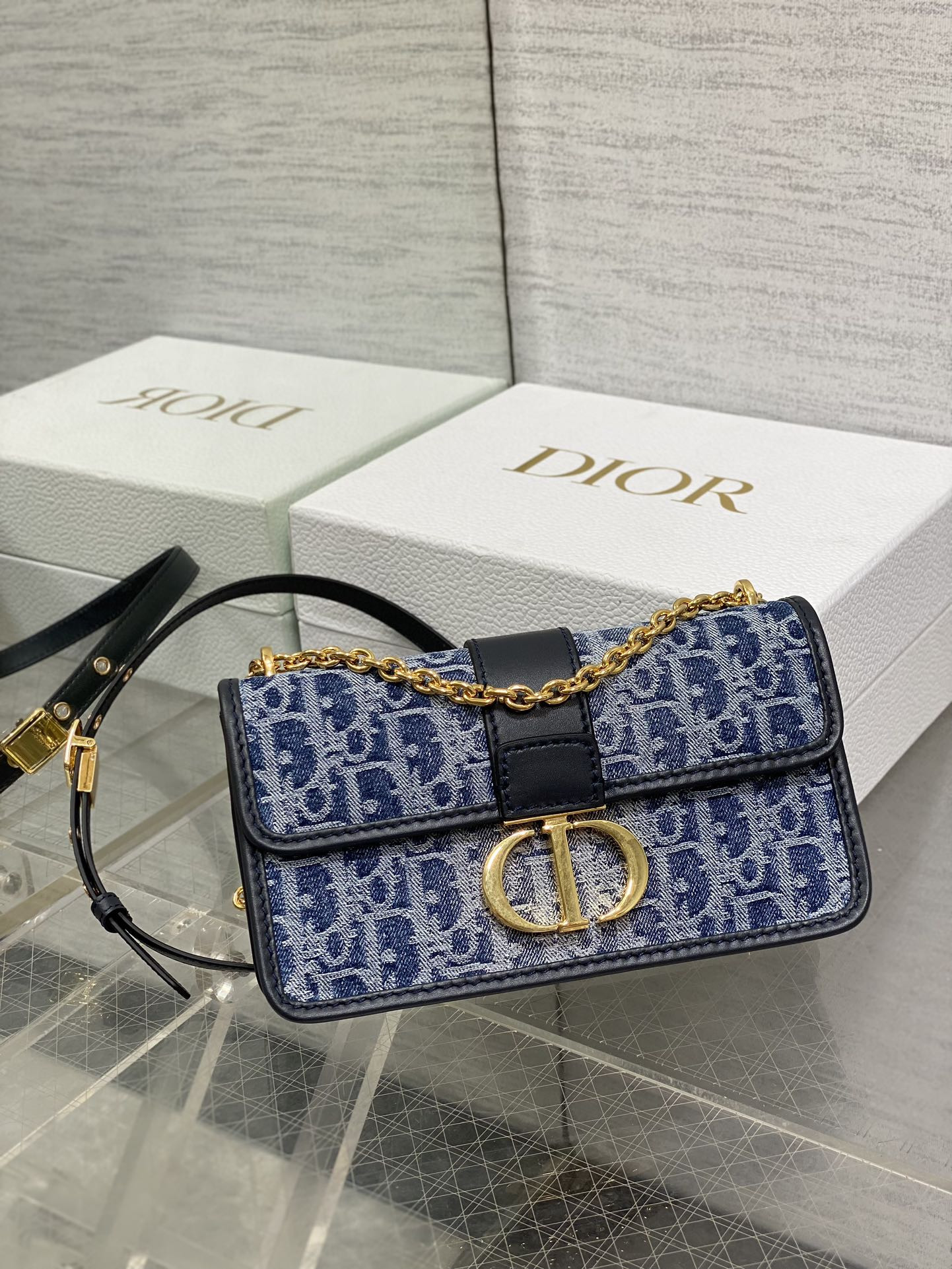 d*or 30 montaigne east-west bag with chain blue De*1m d*or oblique jacquard  21 x 12 x 6 cm