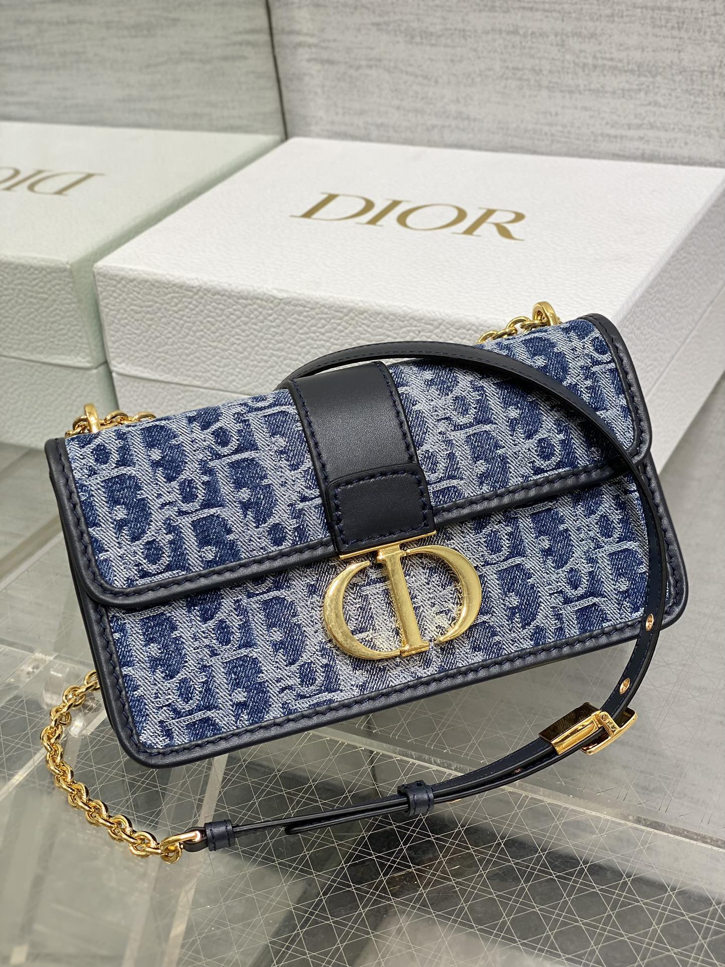 d*or 30 montaigne east-west bag with chain blue De*1m d*or oblique jacquard  21 x 12 x 6 cm