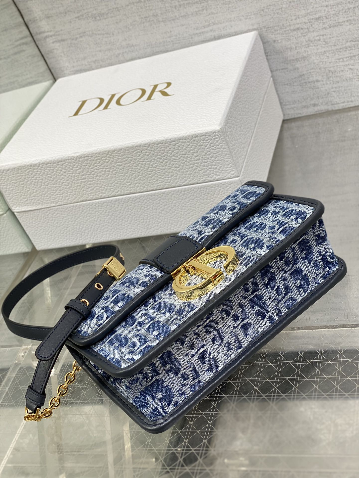 d*or 30 montaigne east-west bag with chain blue De*1m d*or oblique jacquard  21 x 12 x 6 cm