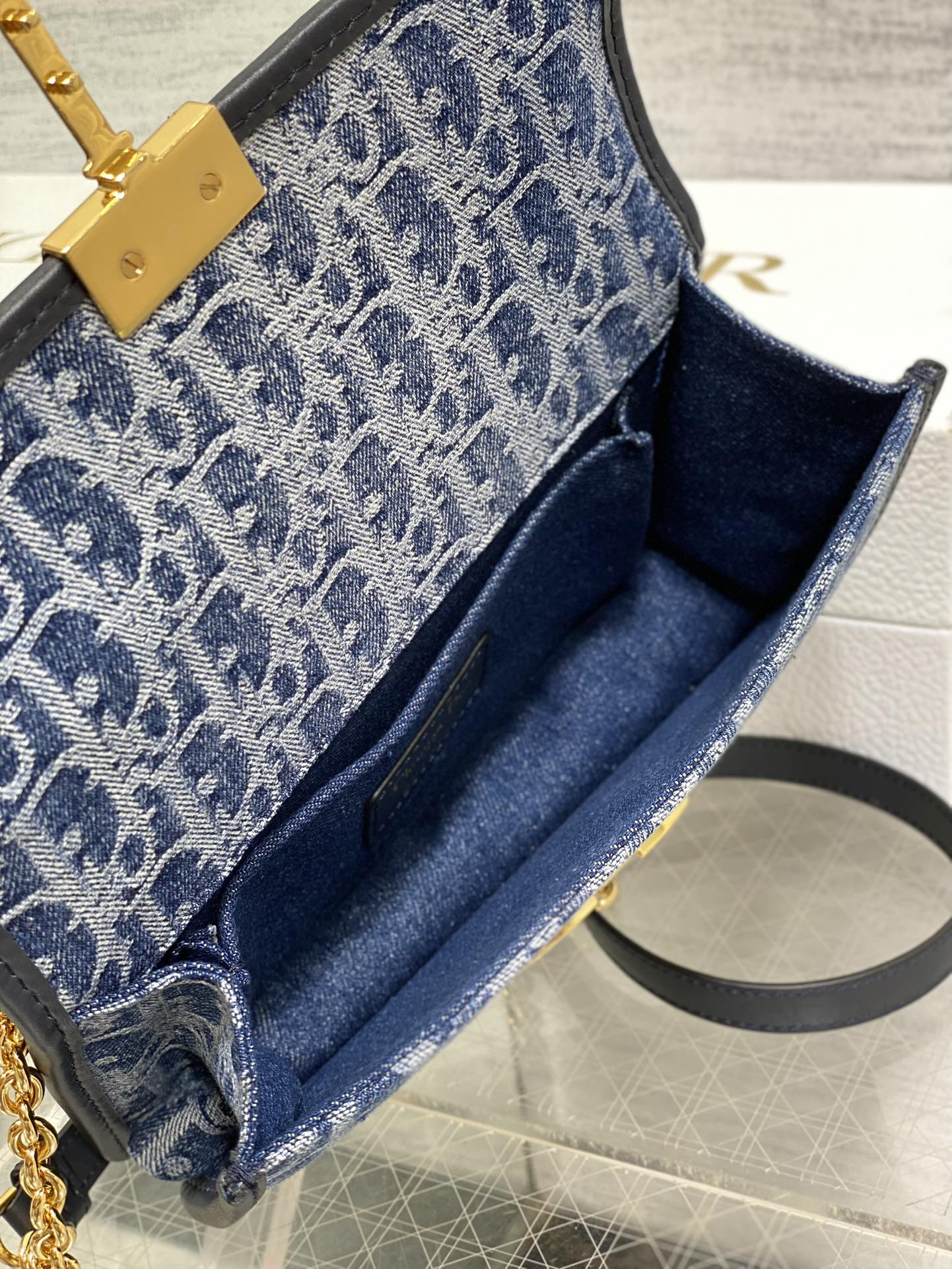 d*or 30 montaigne east-west bag with chain blue De*1m d*or oblique jacquard  21 x 12 x 6 cm