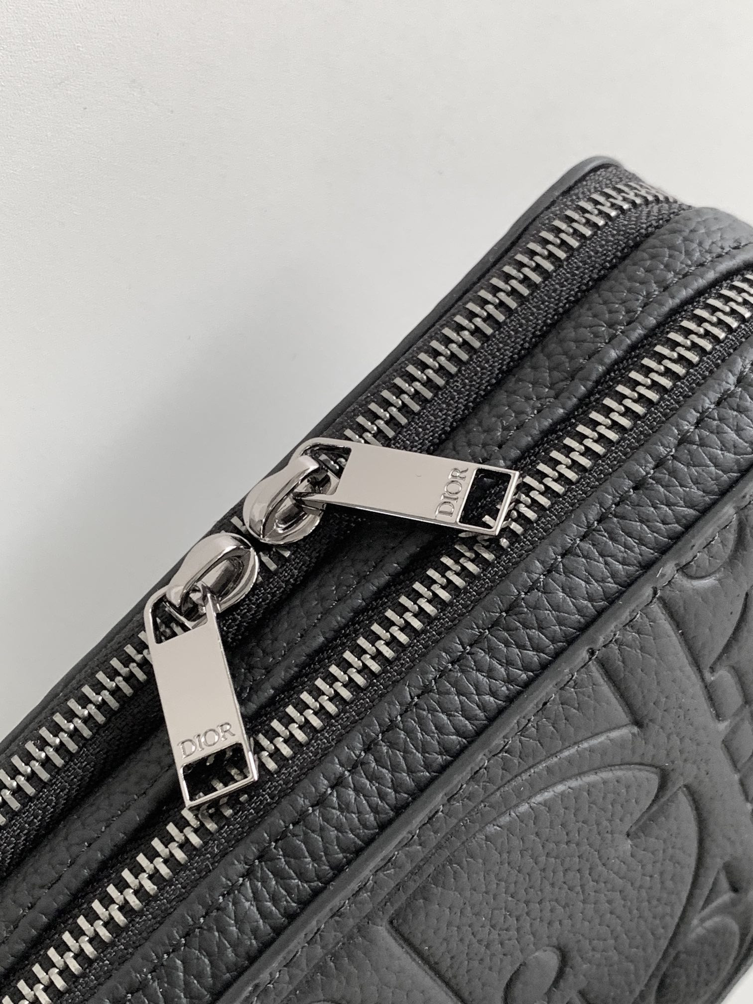 D*or zipped pouch with strap black D*or gravity leather 17 x 12.5 x 6 cm