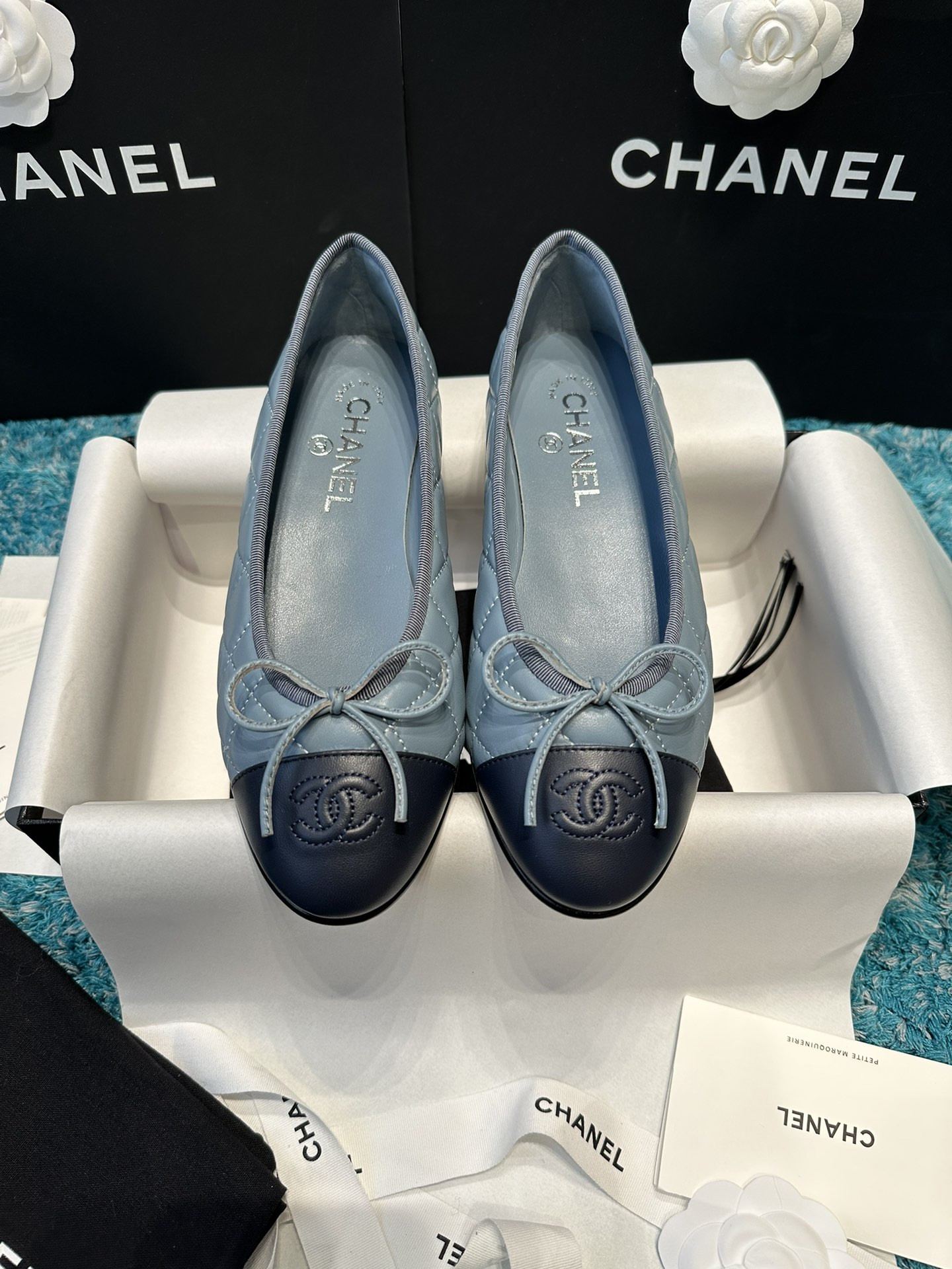 ua Ch*el ballet flats