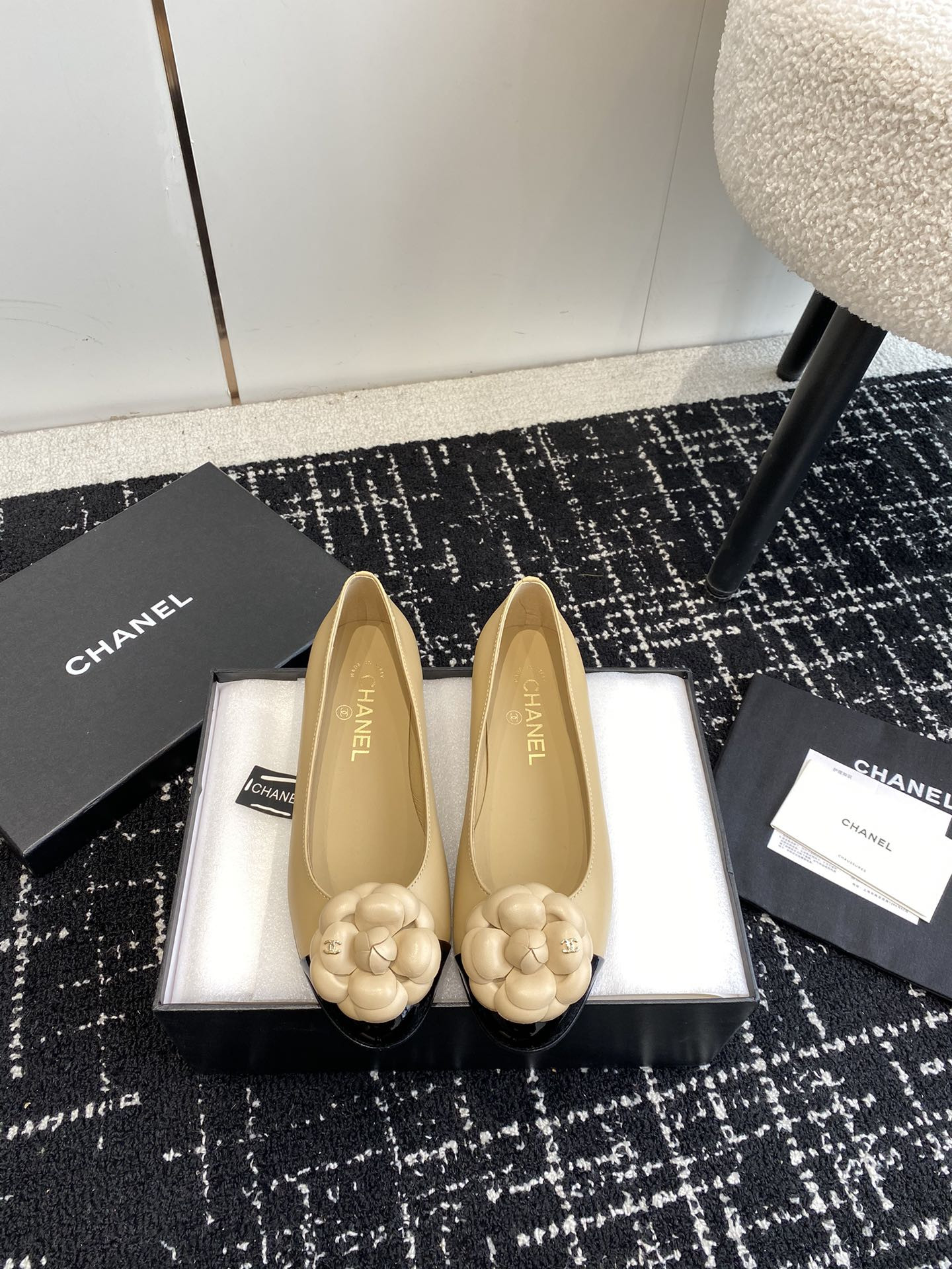 ua Ch*el ballet flats