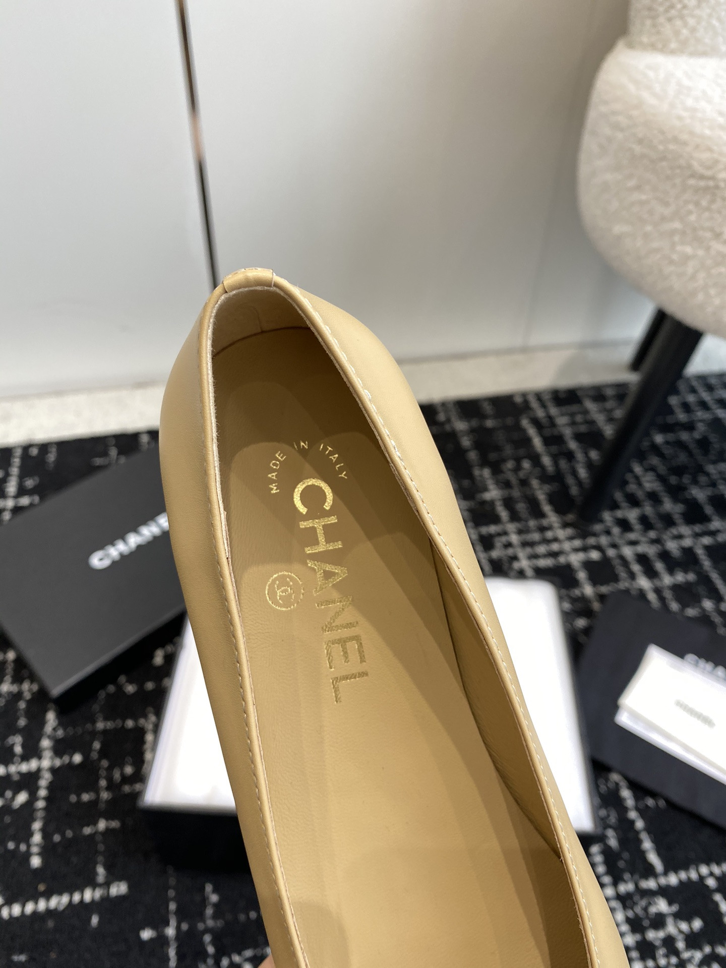 ua Ch*el ballet flats