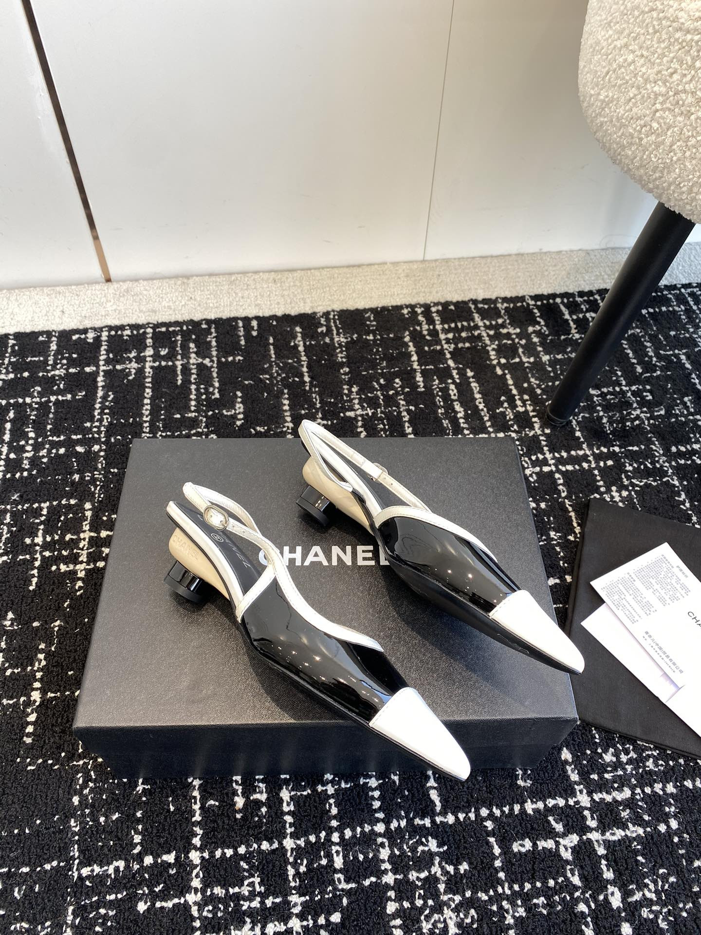 ua Ch*el slingbacks