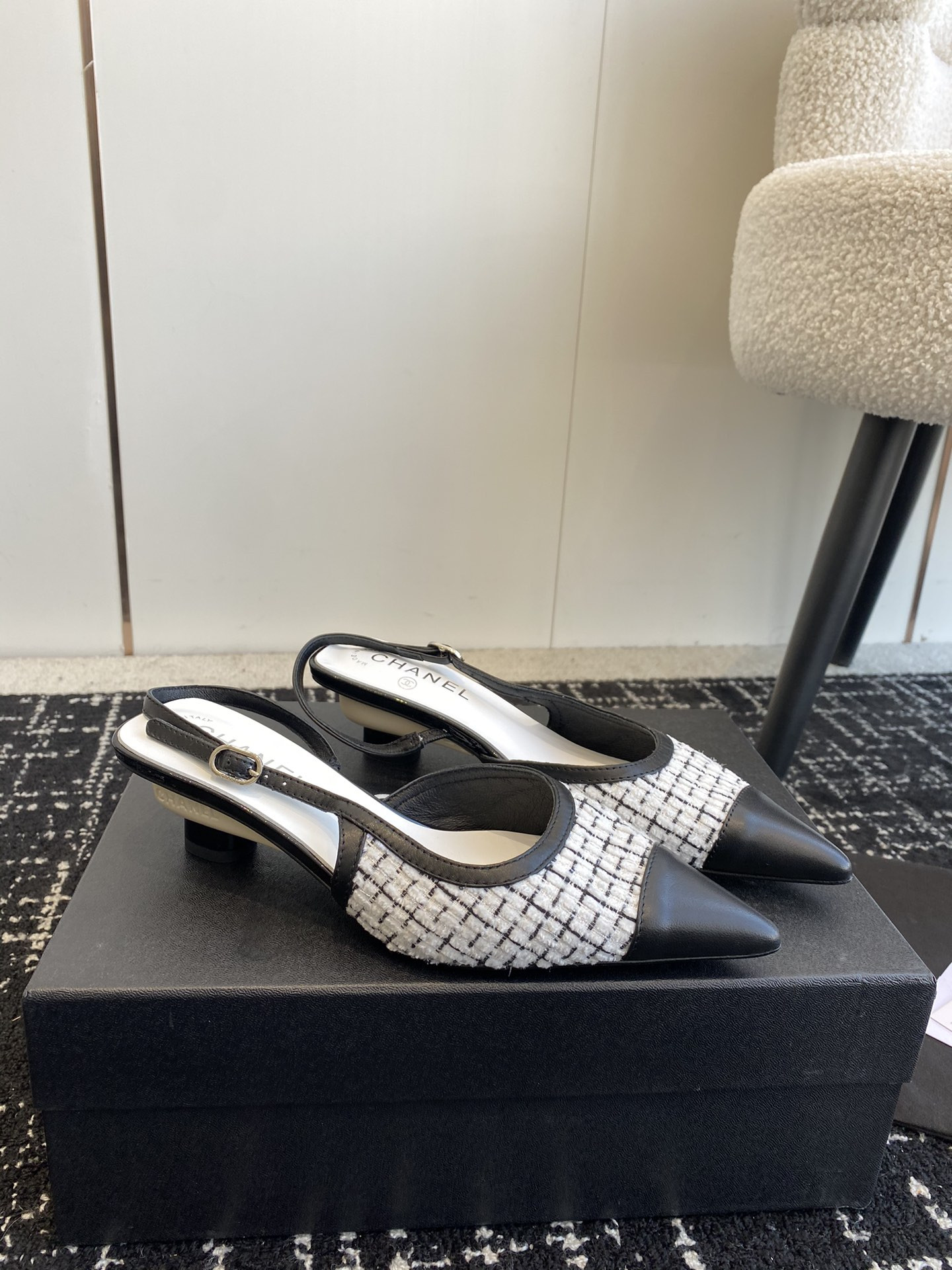ua Ch*el slingbacks