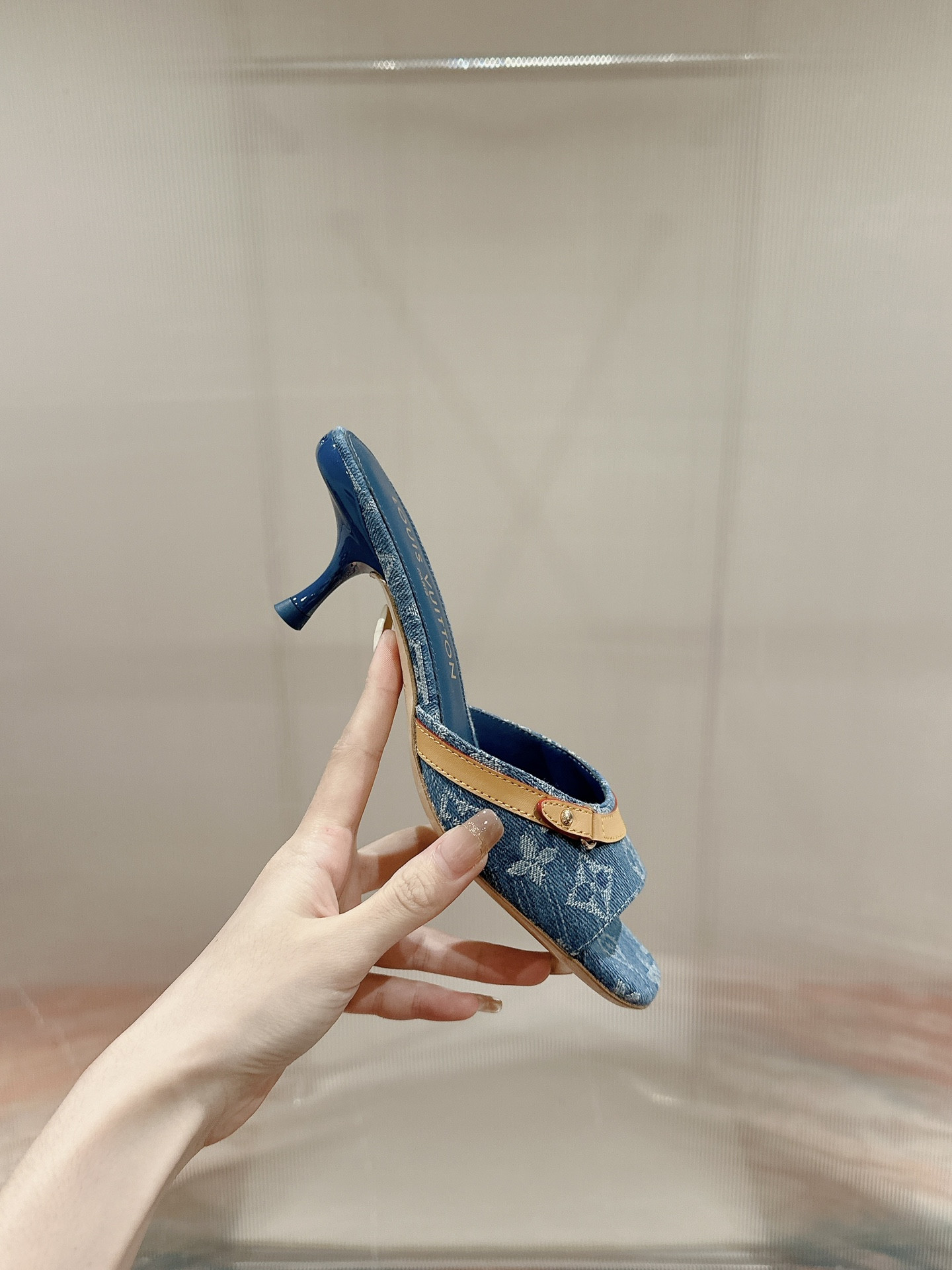 LV Helios Slide